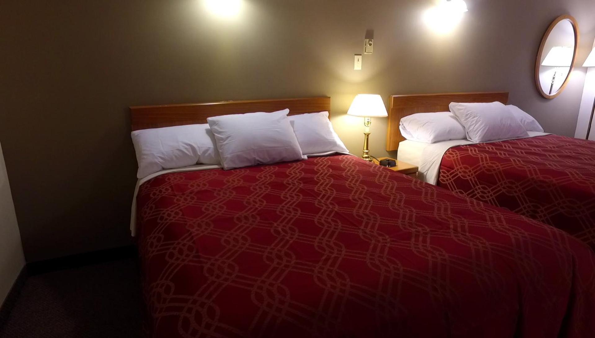 Efficiency Queen Room with Two Queen Beds - Non-Smoking - Photo 8