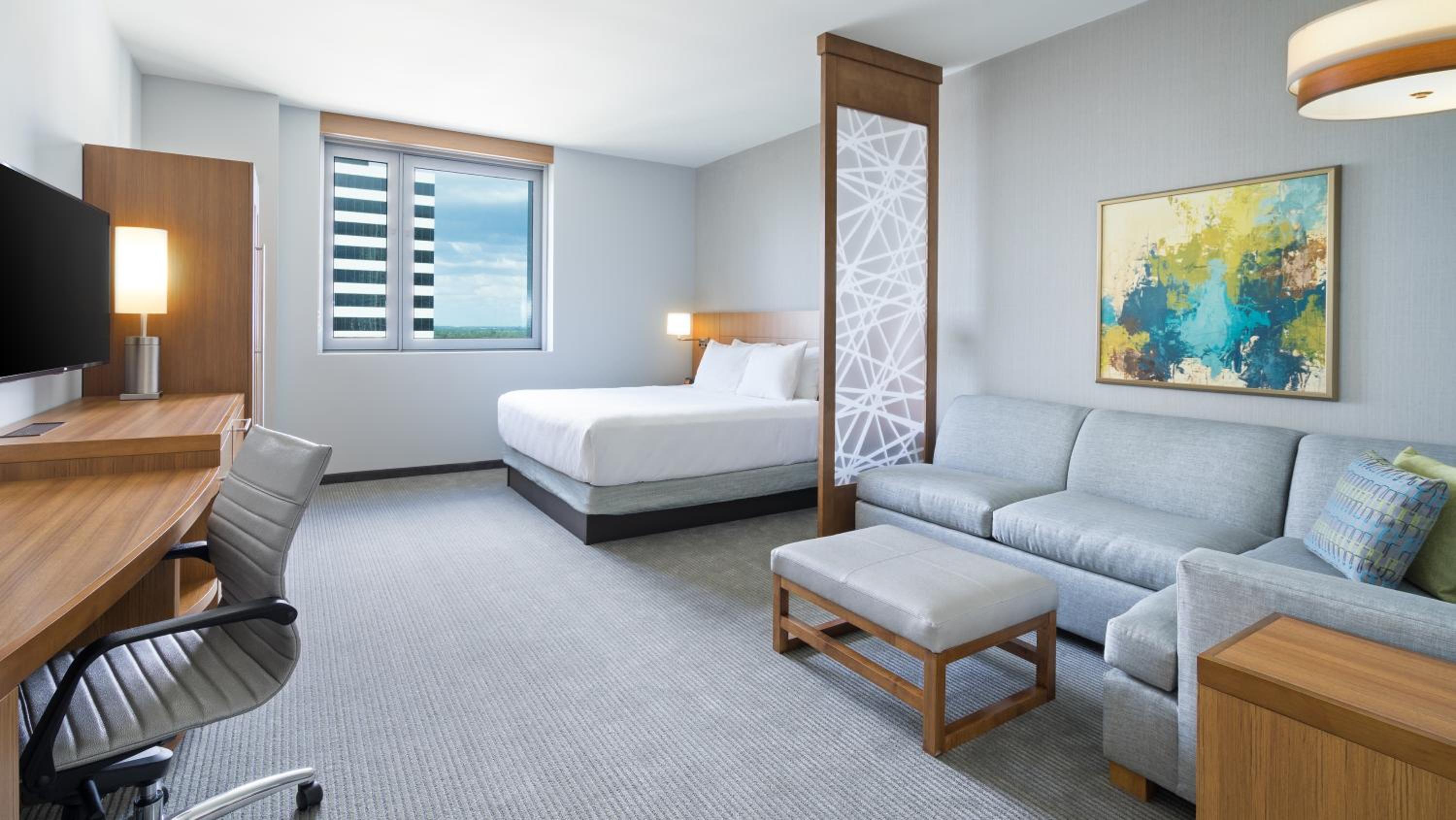 Corner King Room with Partial Water View photo 3