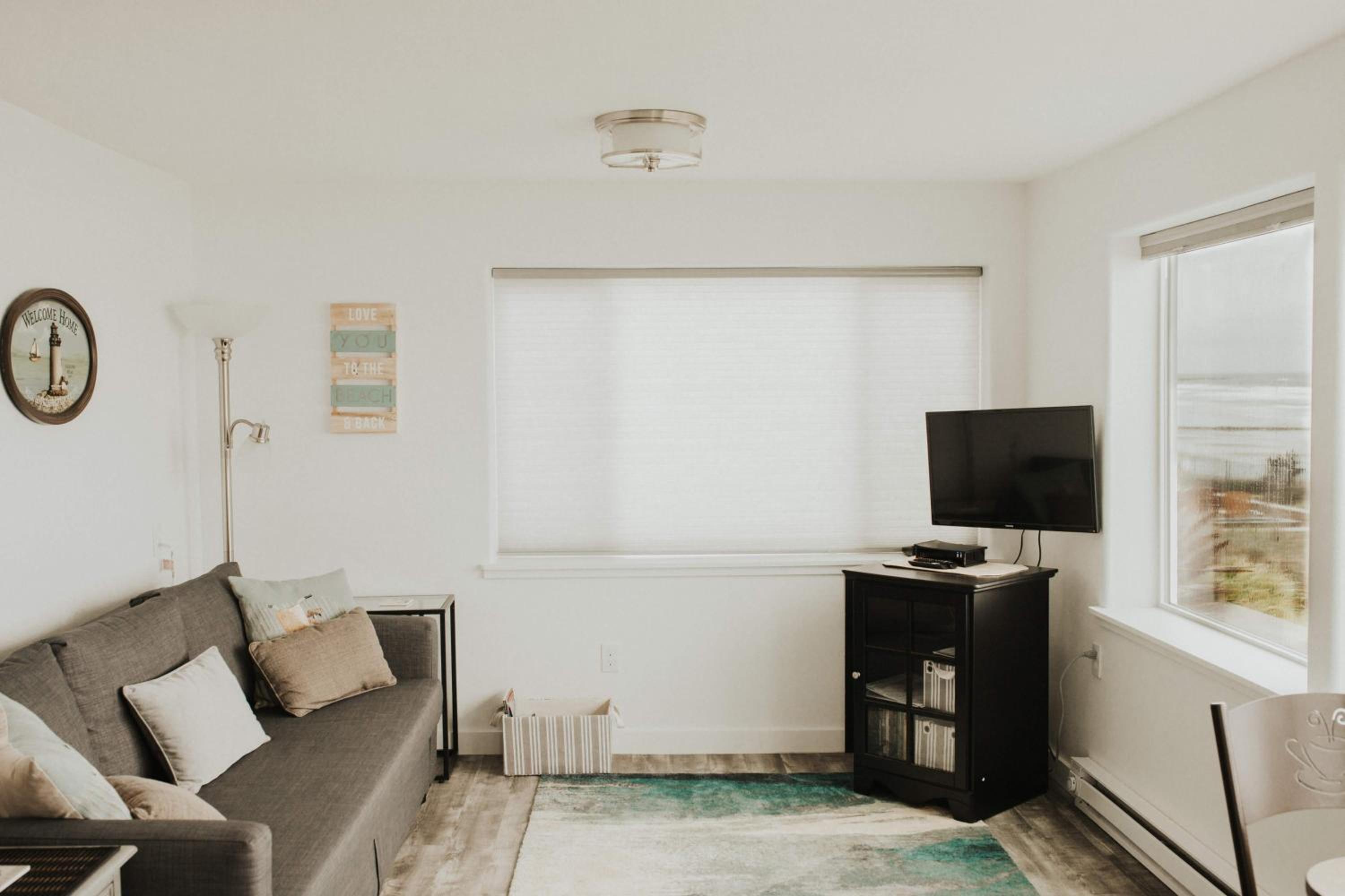 Lighthouse Lookout Condo - Adults & 13+ Years Old Only photo 1