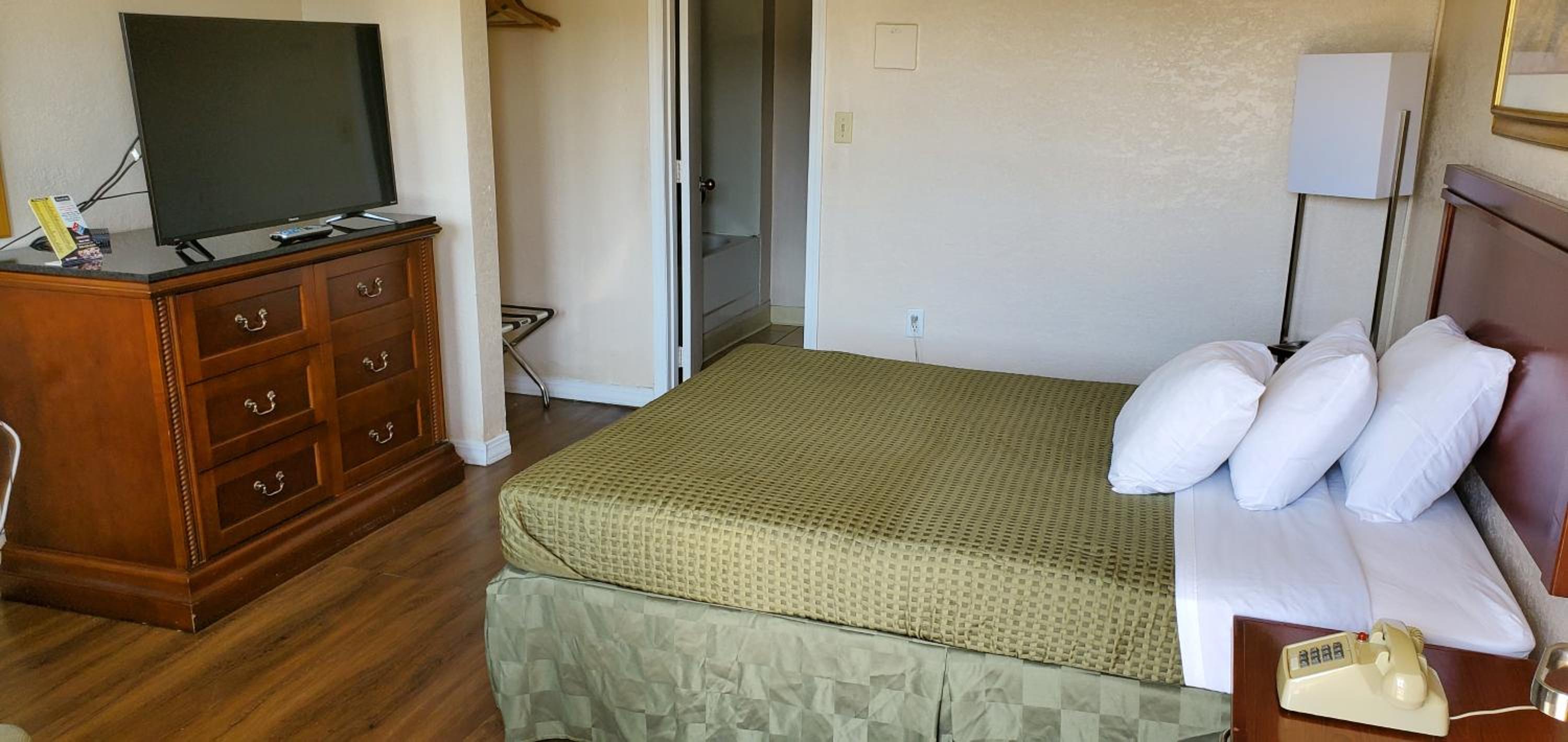 Queen Room - Photo 3