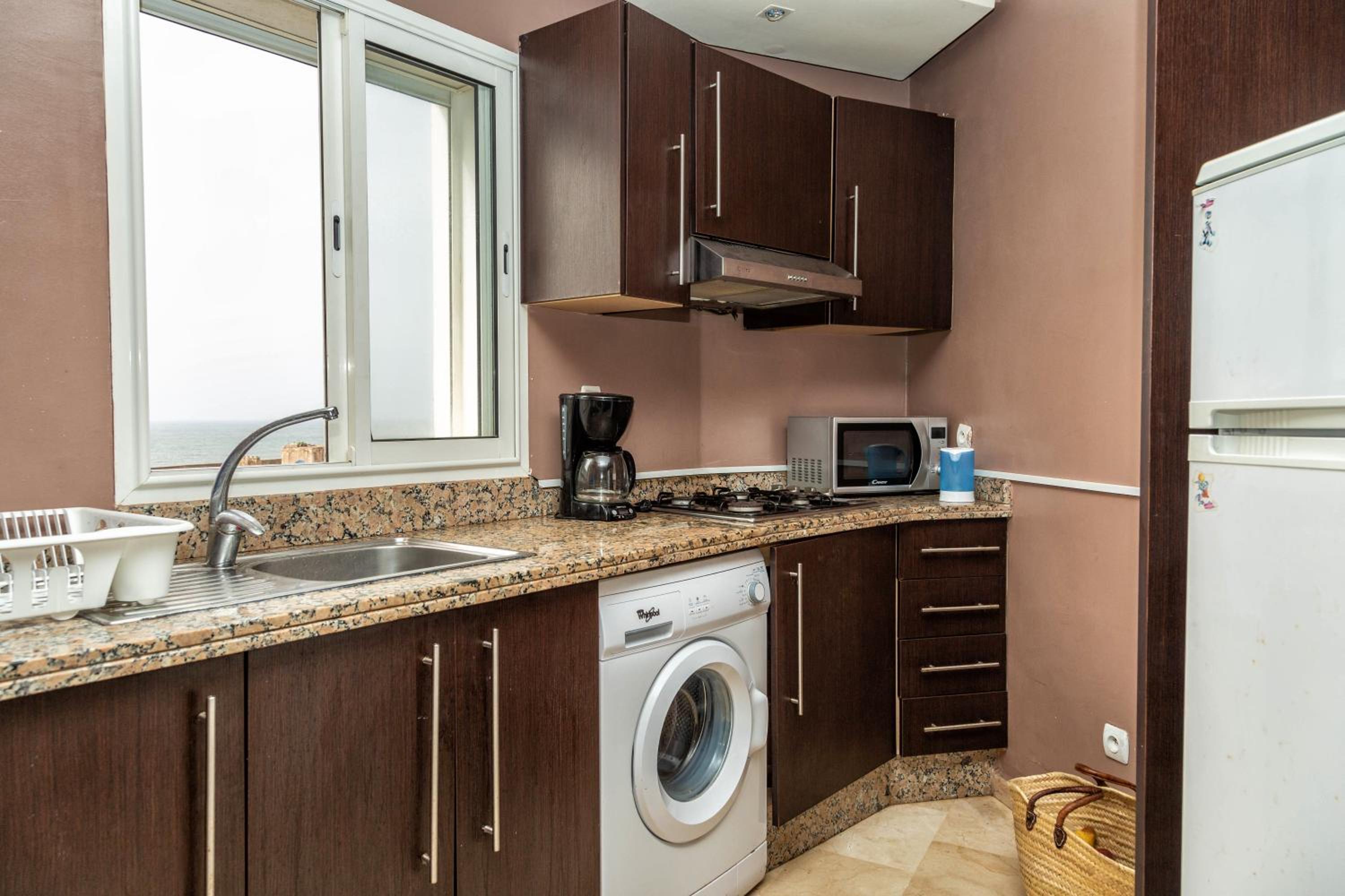 Apartment with Sea View - Photo 8