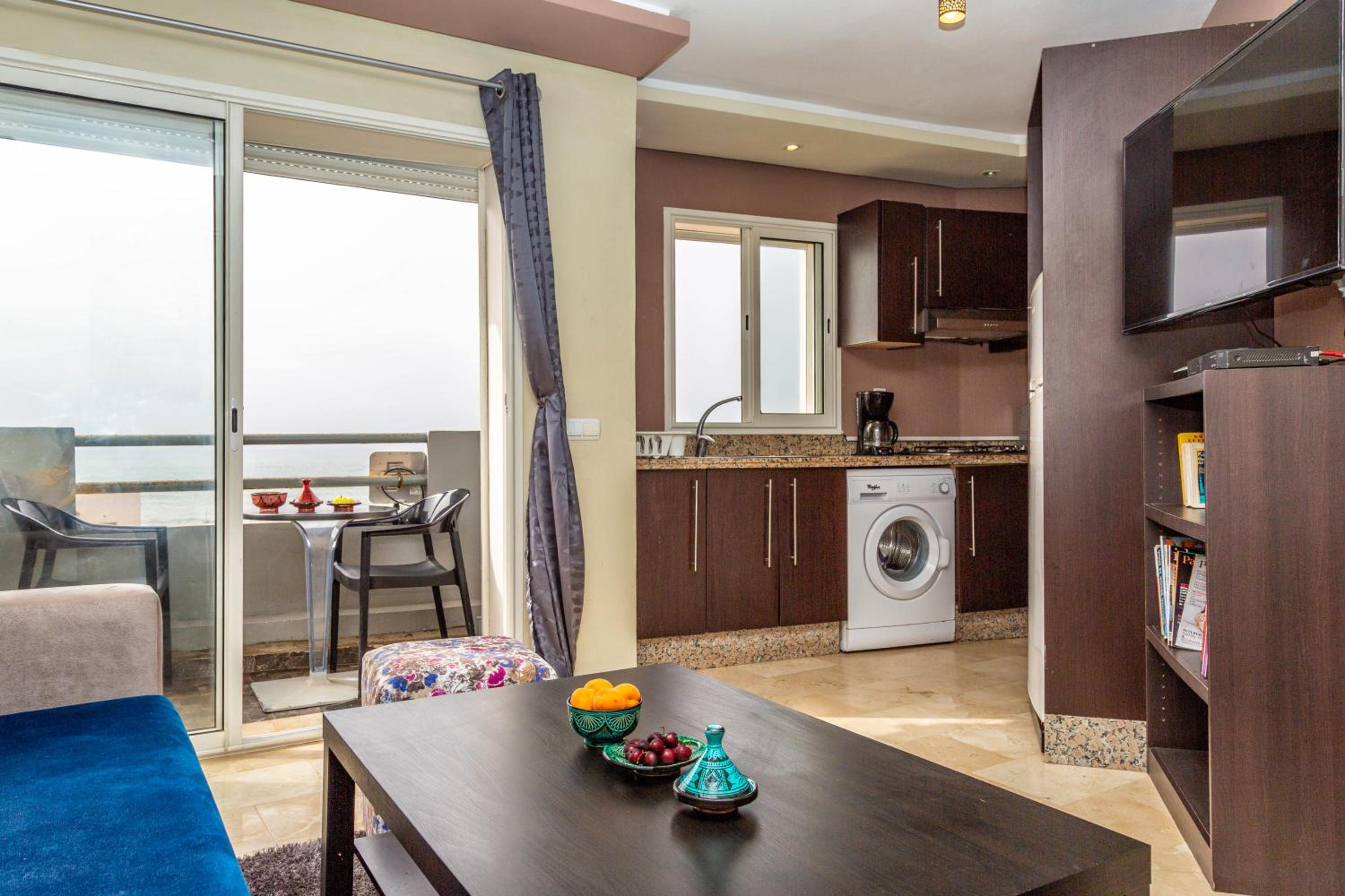 Apartment with Sea View - Photo 9