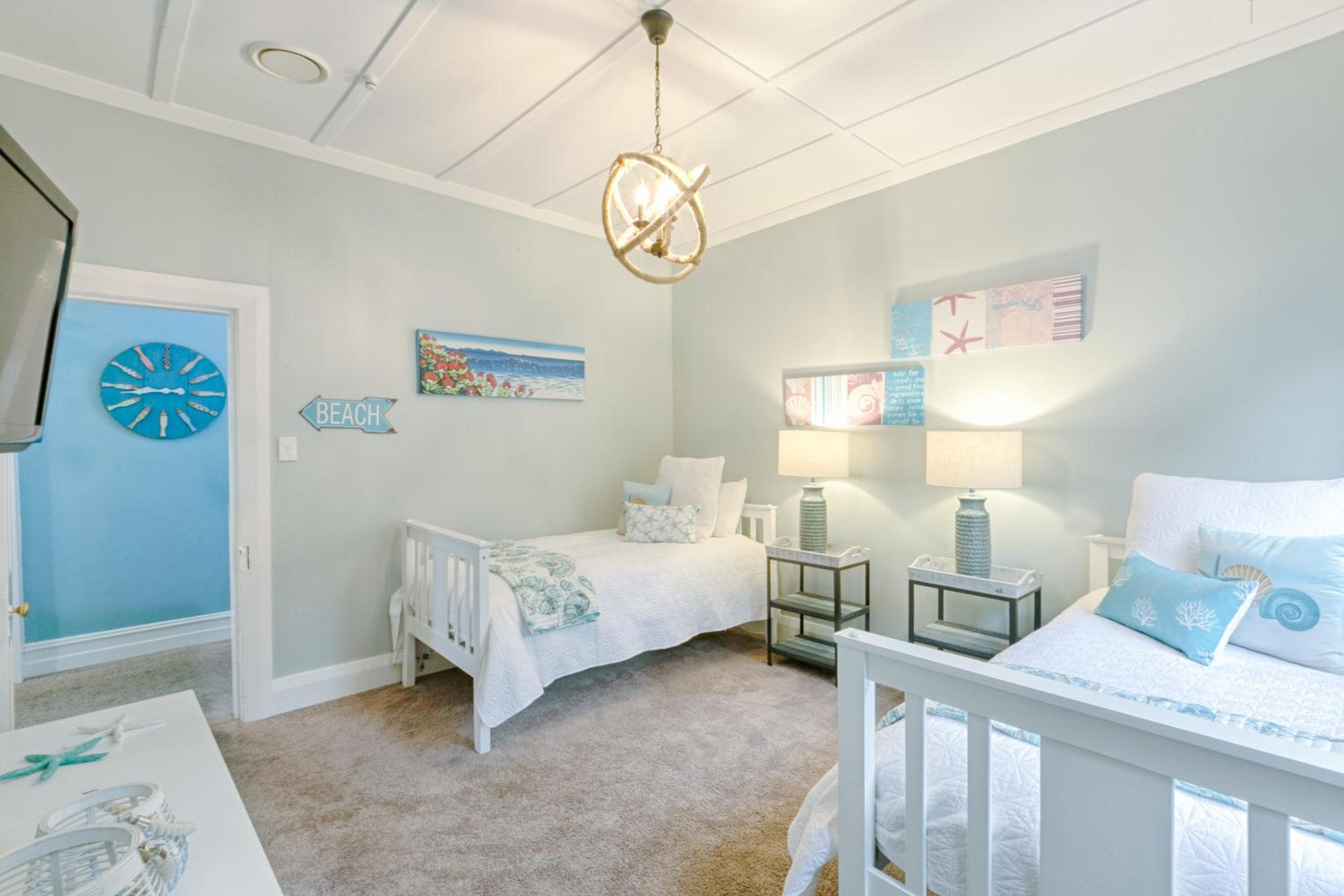 Three-Bedroom House - Photo 24
