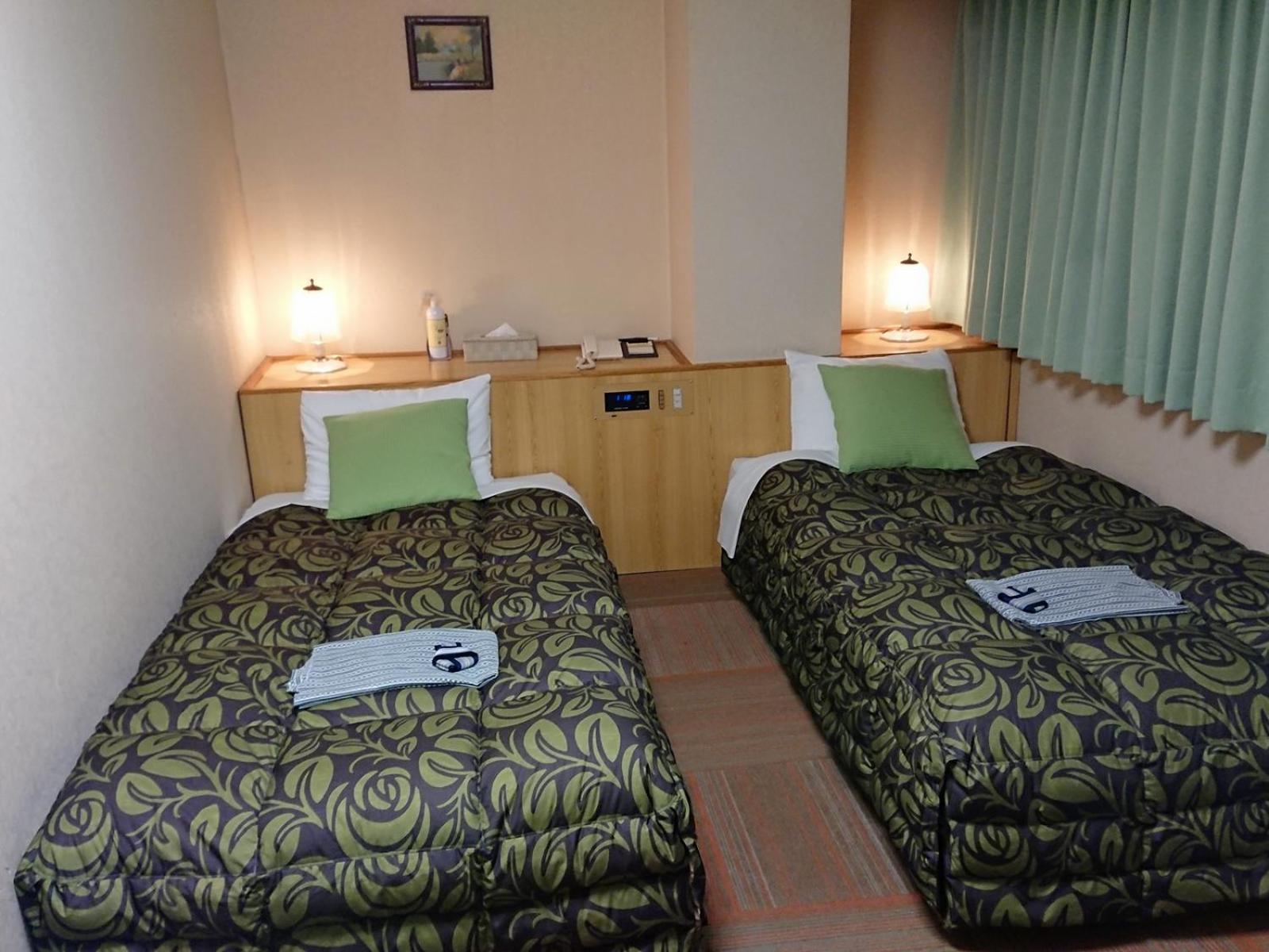 Twin Room - Smoking - Photo 3