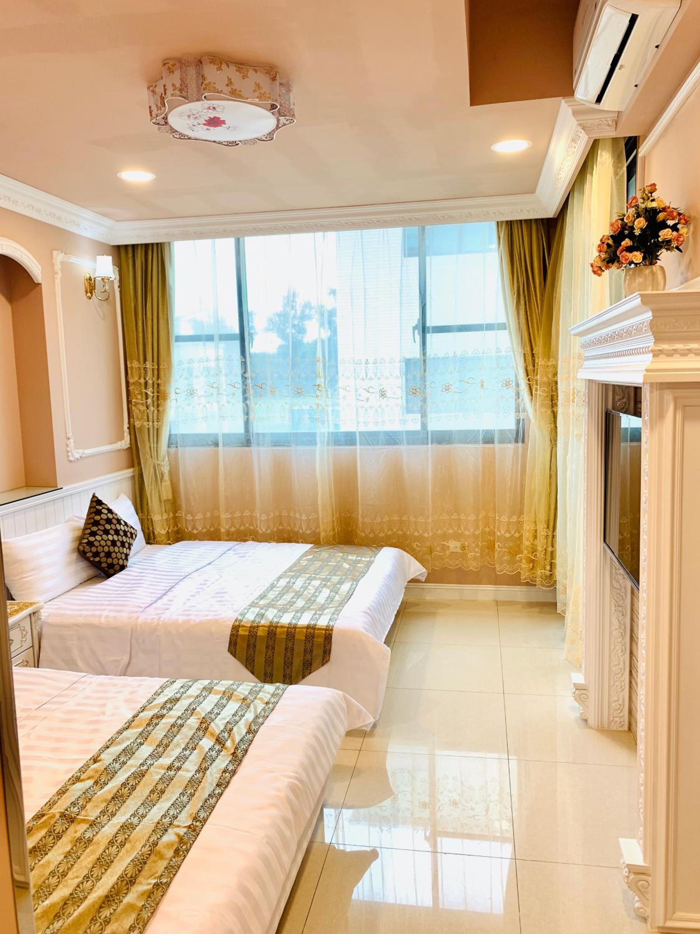 Quadruple Room with Private Bathroom photo 2