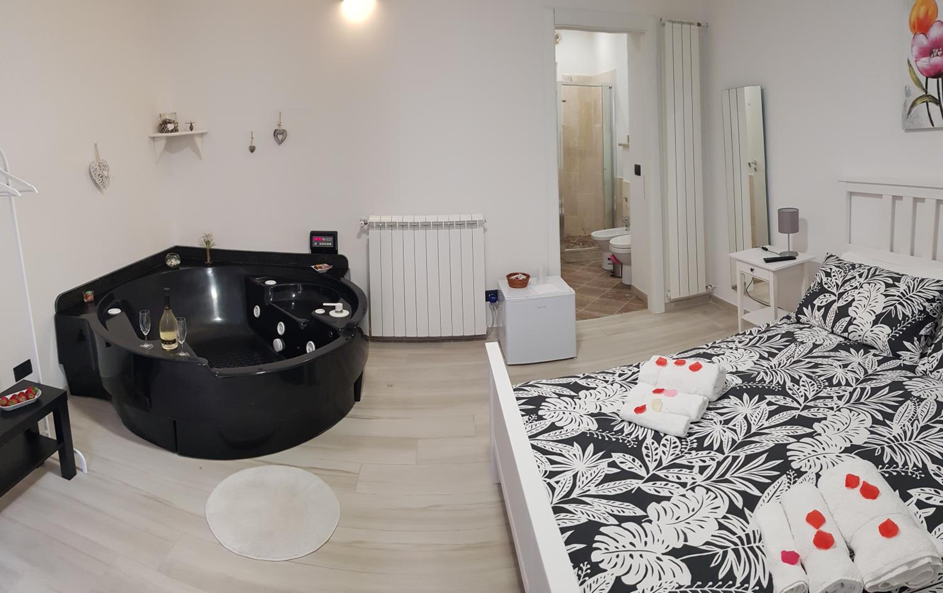 Junior Suite with jacuzzi - Photo 8