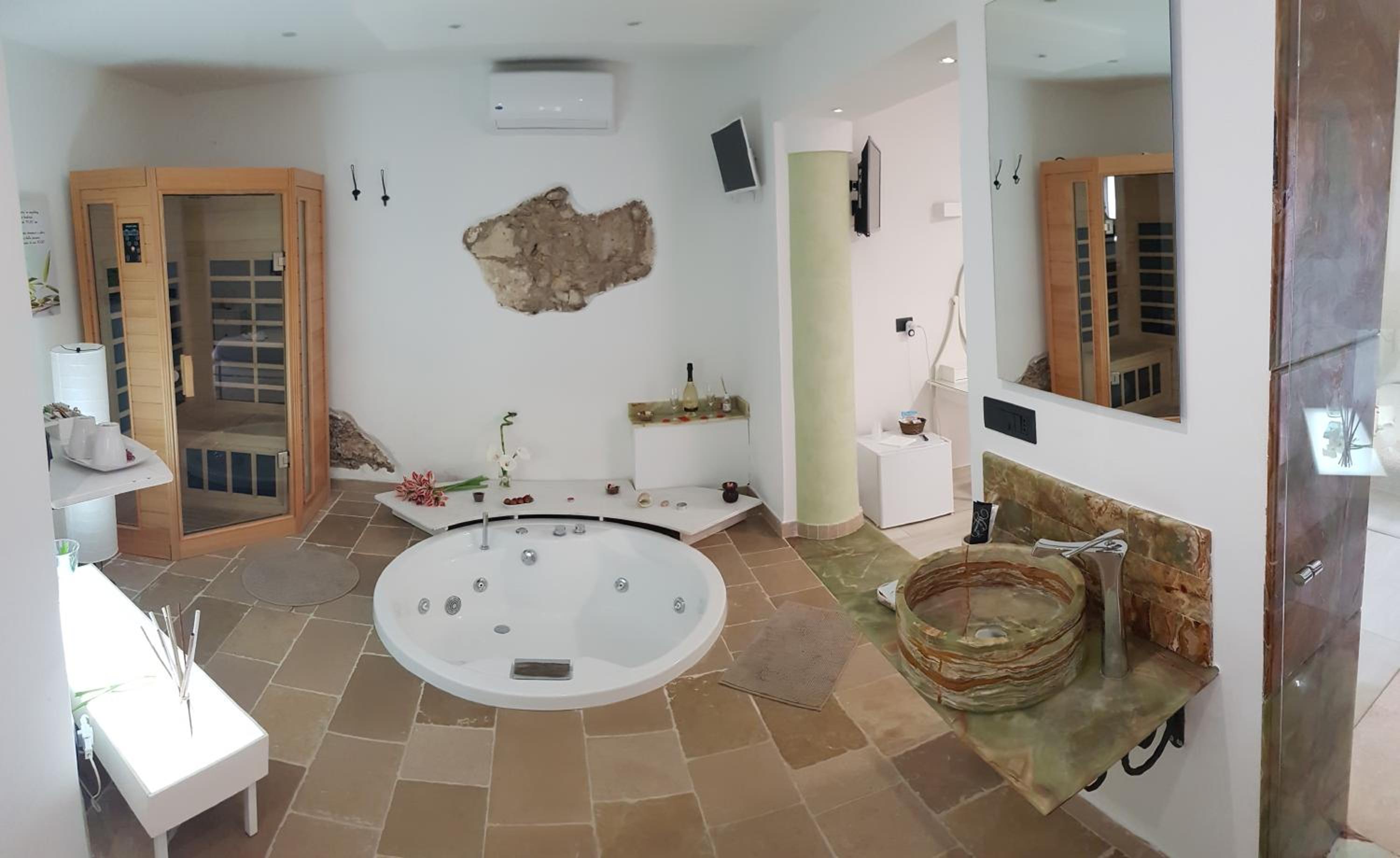 Suite with Sauna - Photo 3