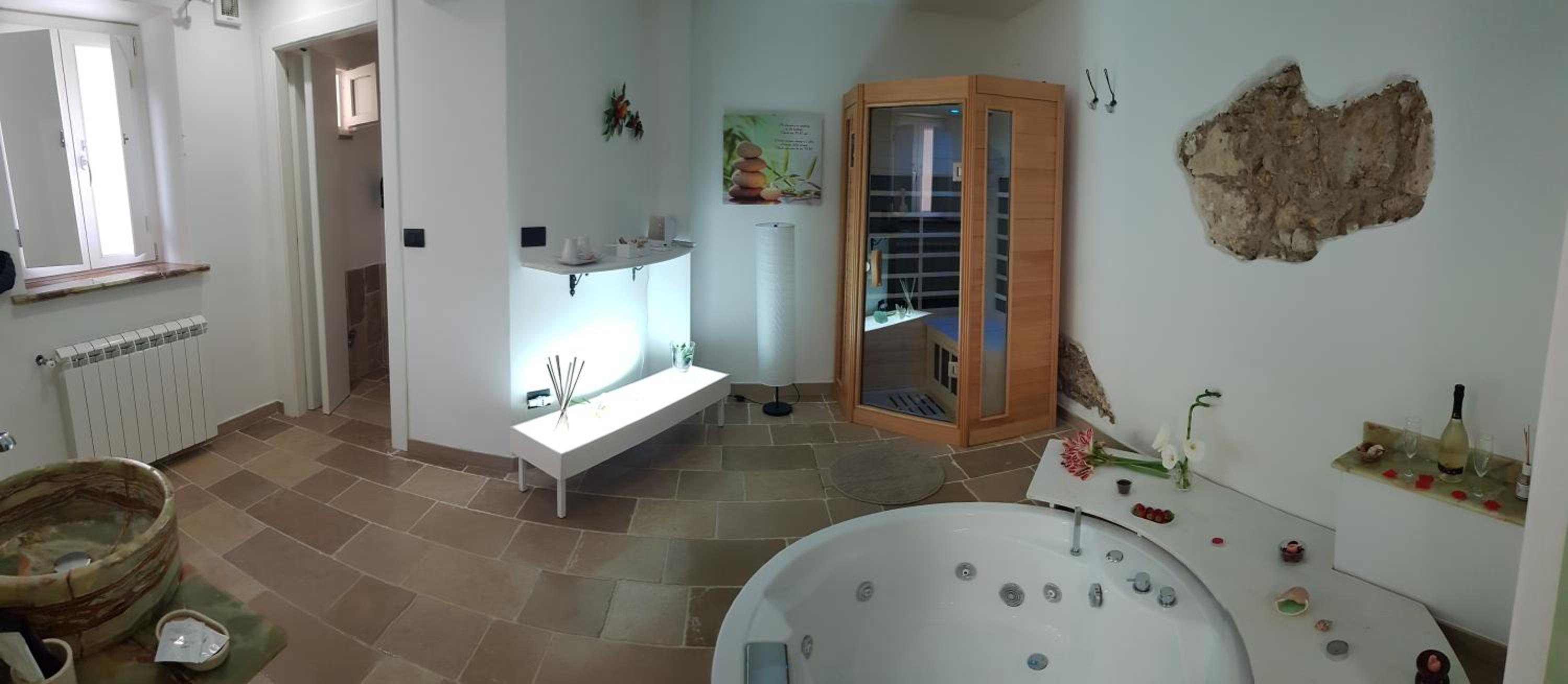 Suite with Sauna - Photo 23