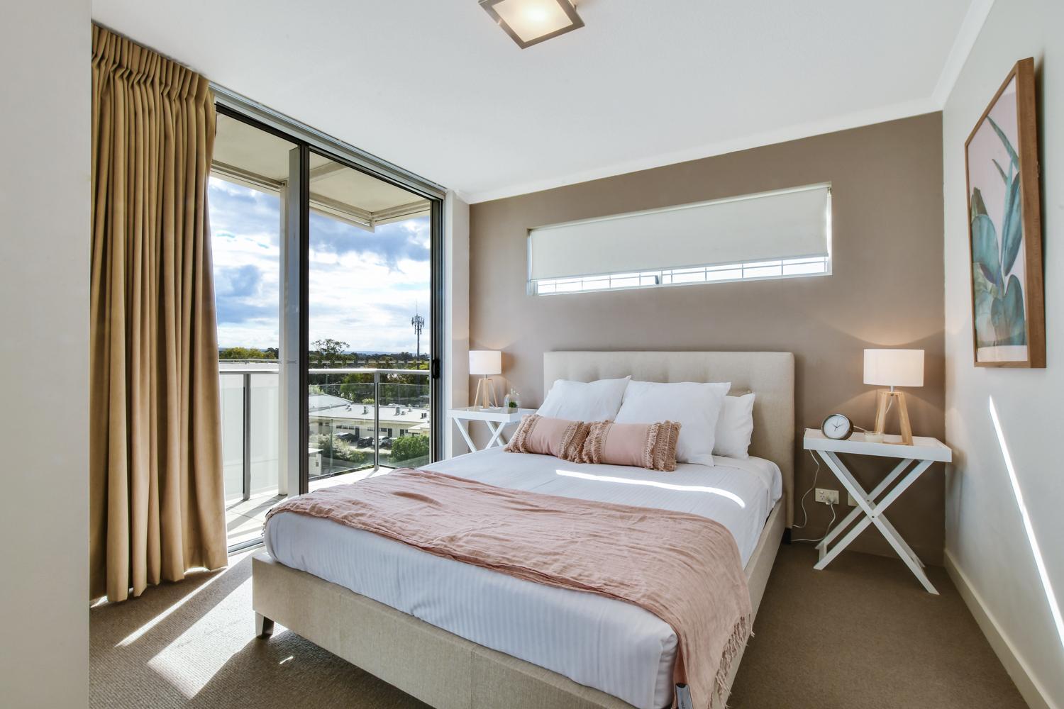 One Bedroom Apartment with King Bed photo 2