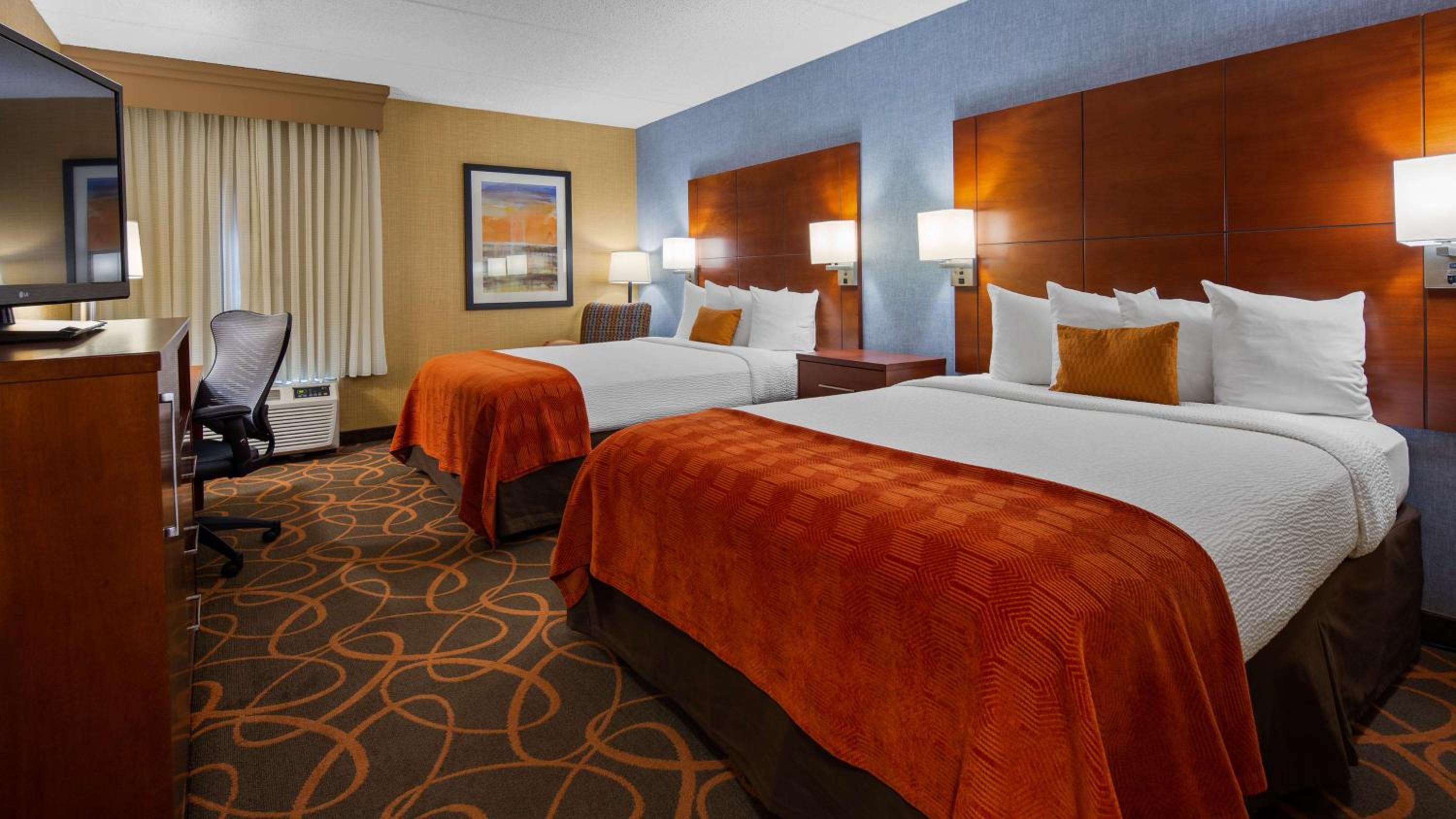 Queen Room with Two Queen Beds - Non-Smoking - Photo 5