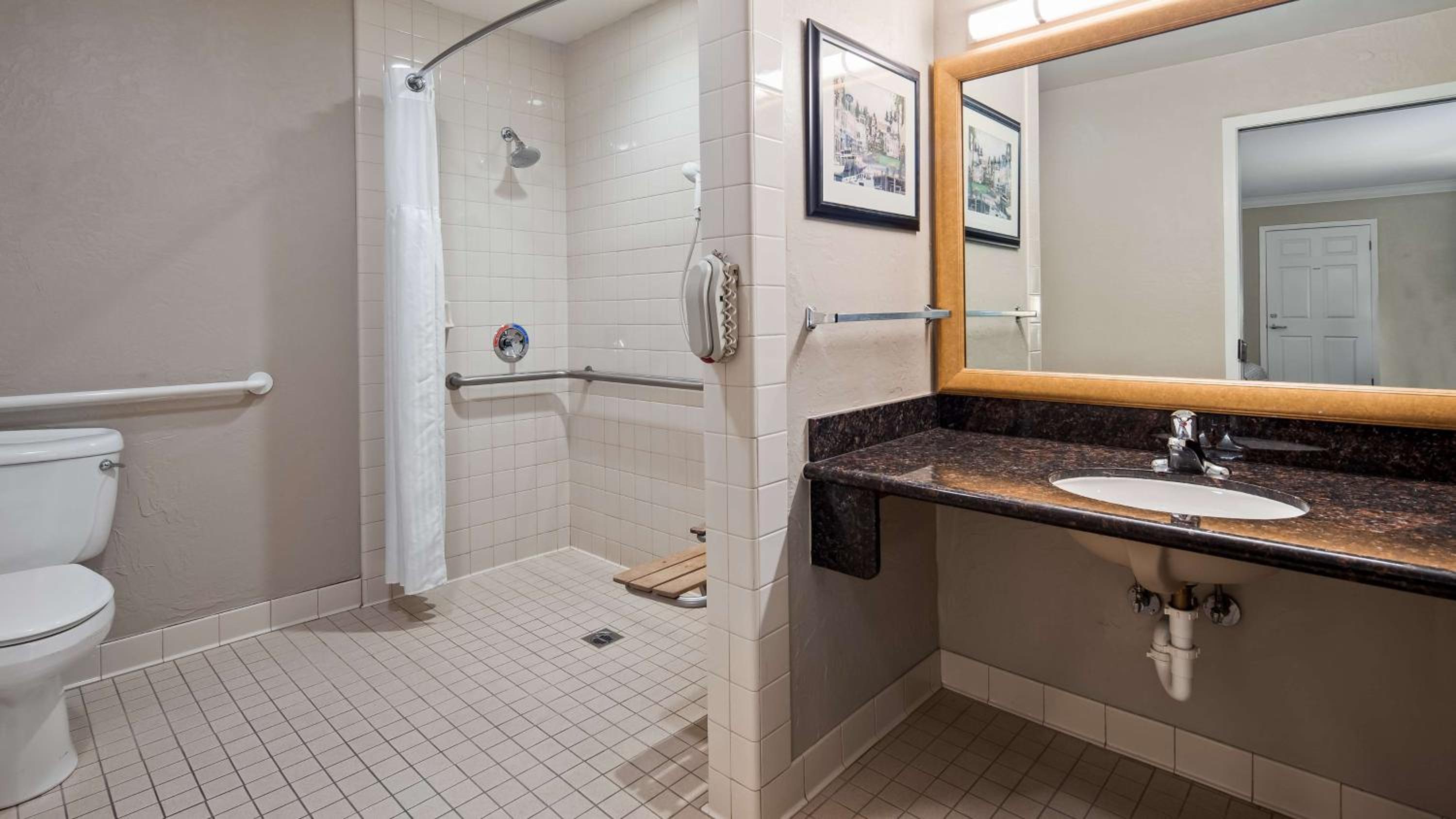 King Room with Roll-in Shower - Disability Access/Non-Smoking photo 3