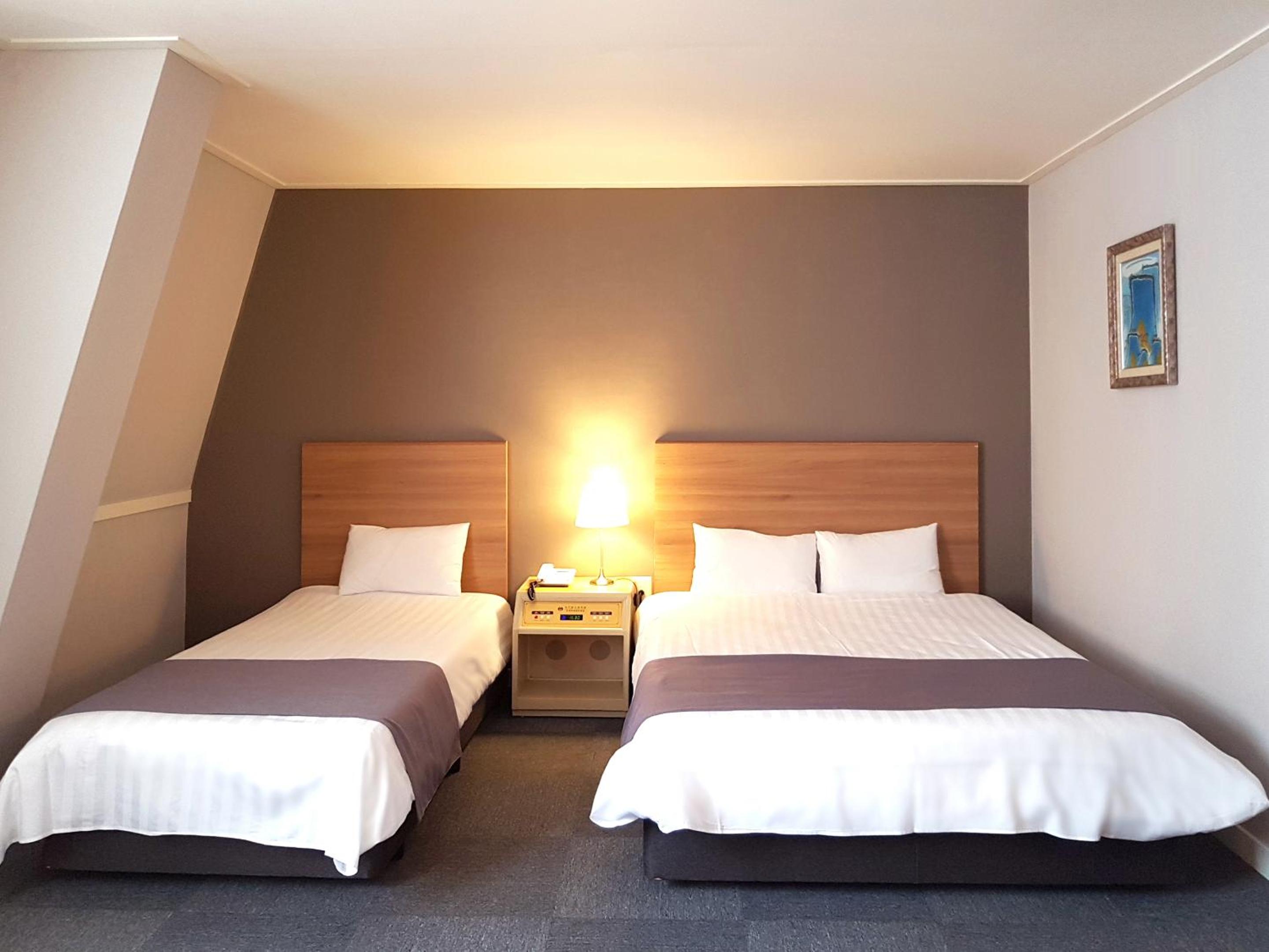 Suite - Photo 1