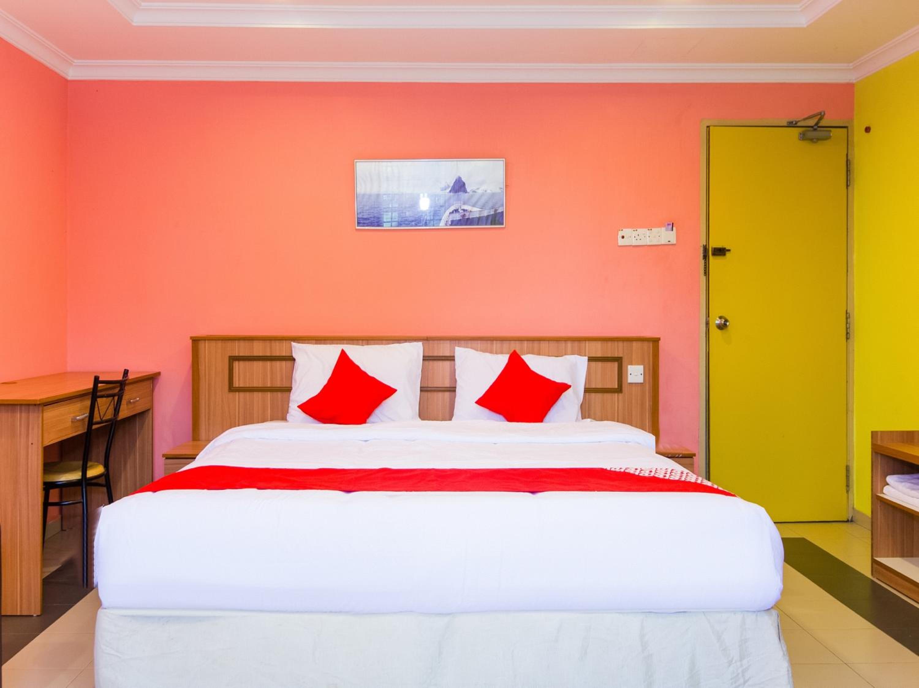 Premium King Room - Photo 3