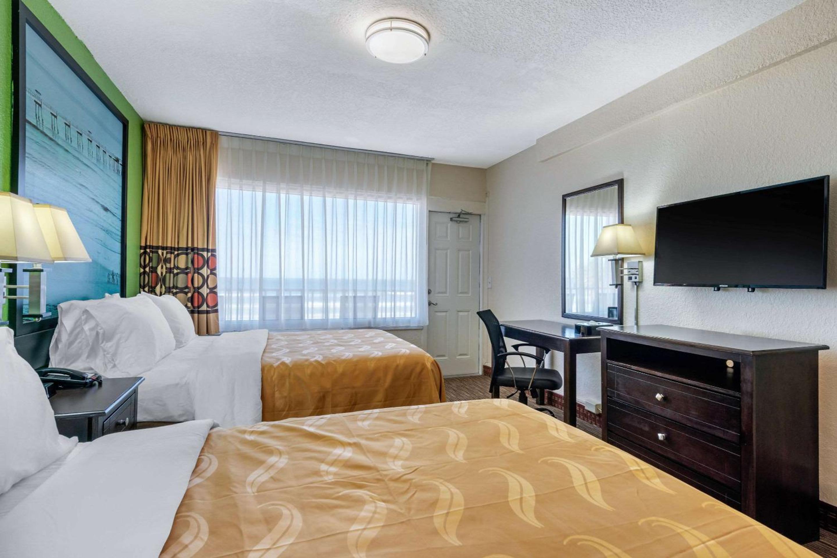 One King and Two Queen Beds with Ocean View - Photo 1