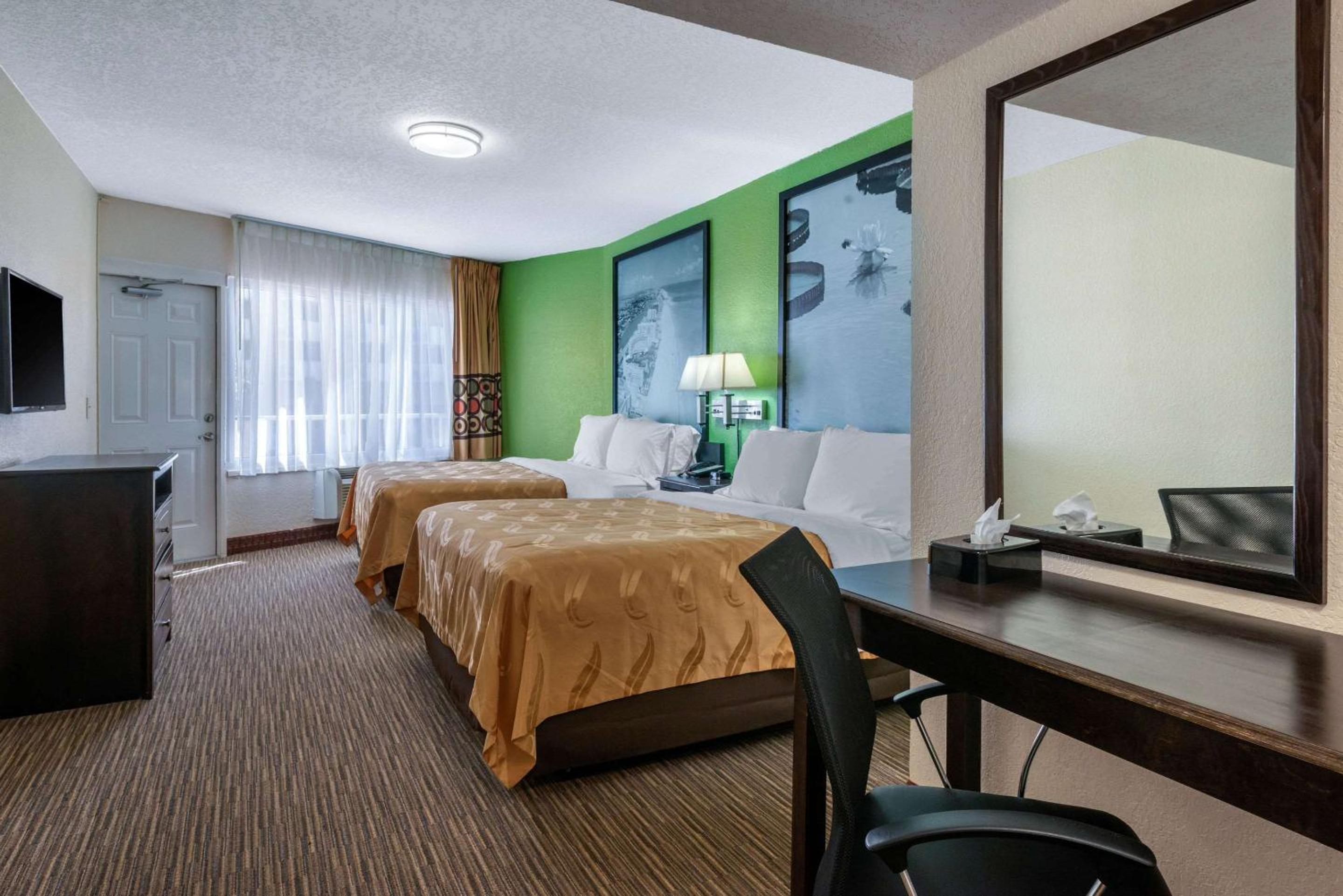 Double Room with Two Double Beds - Partial Ocean View - Photo 1