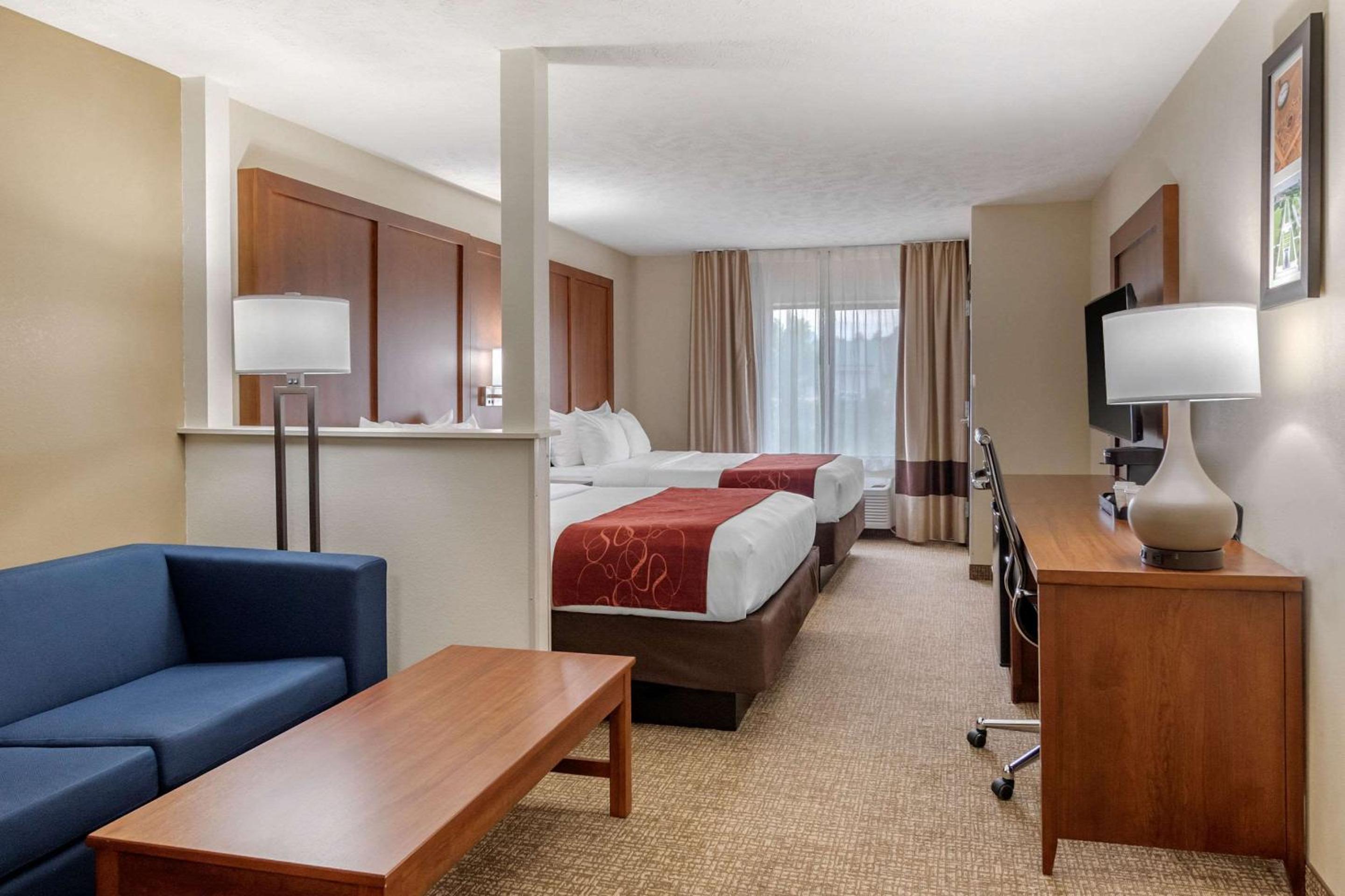 Queen Suite - Photo 1