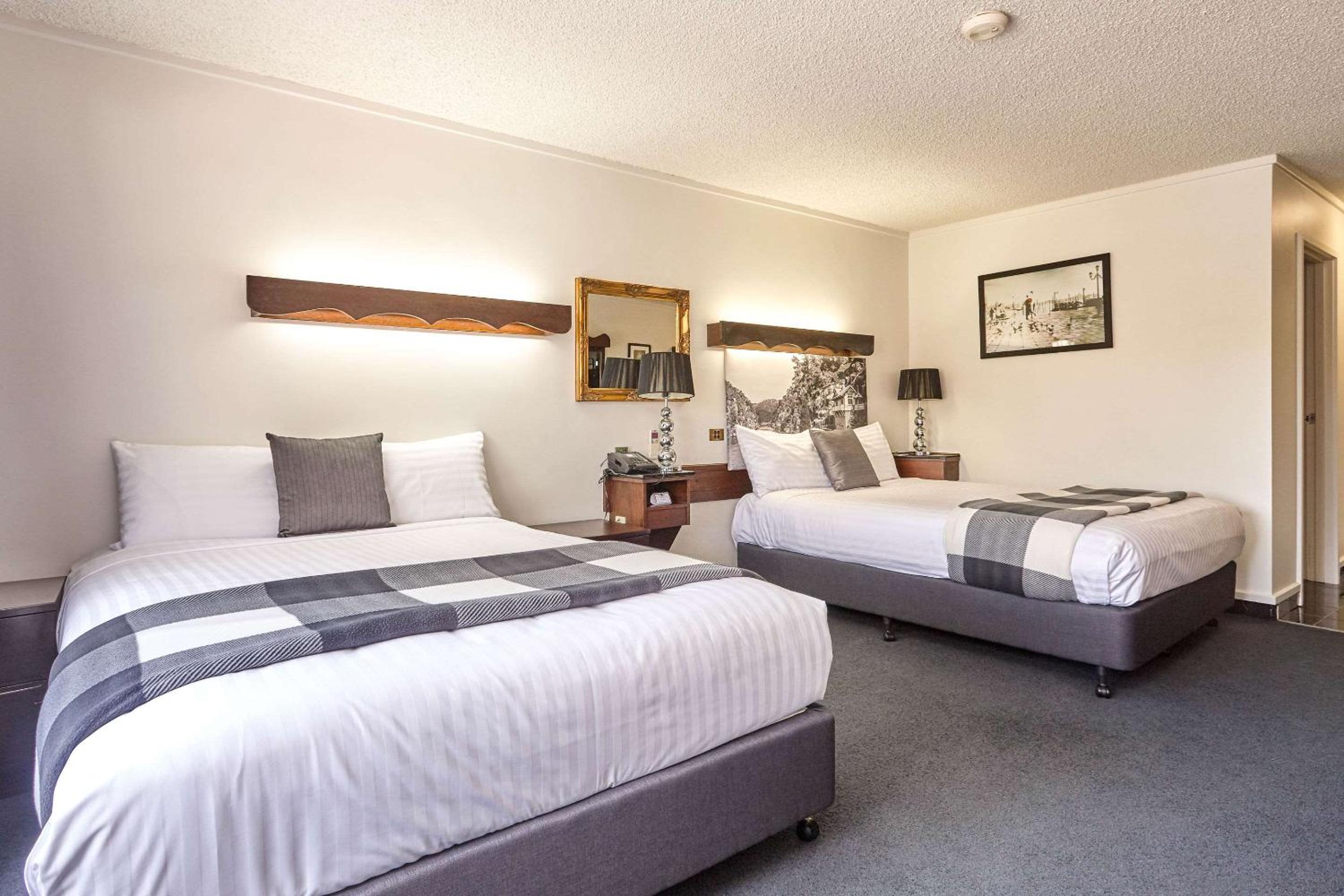 Queen Room with Extra-Bed - Non-Smoking