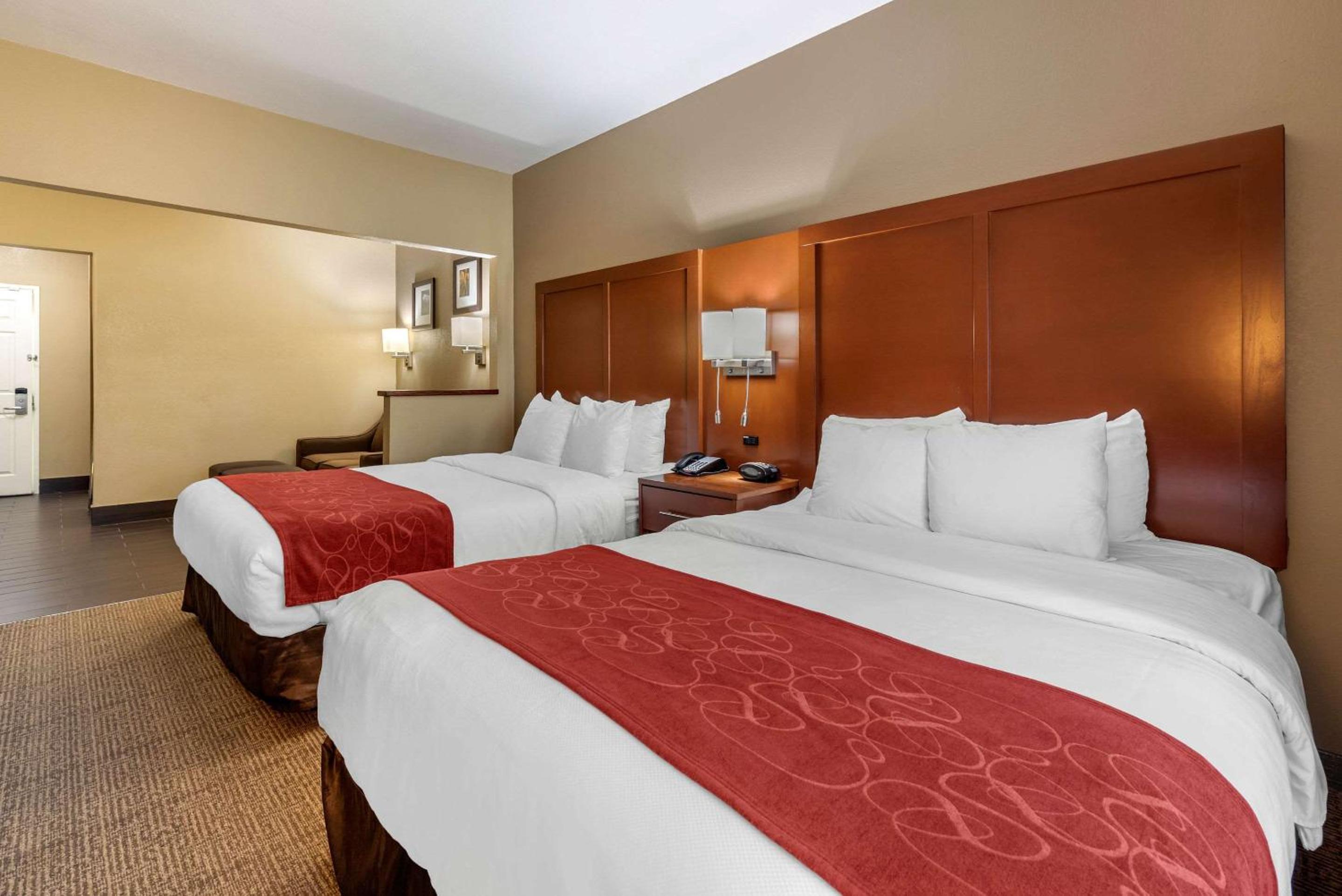 Suite with Two Double Beds - Accessible/Non-Smoking photo 1