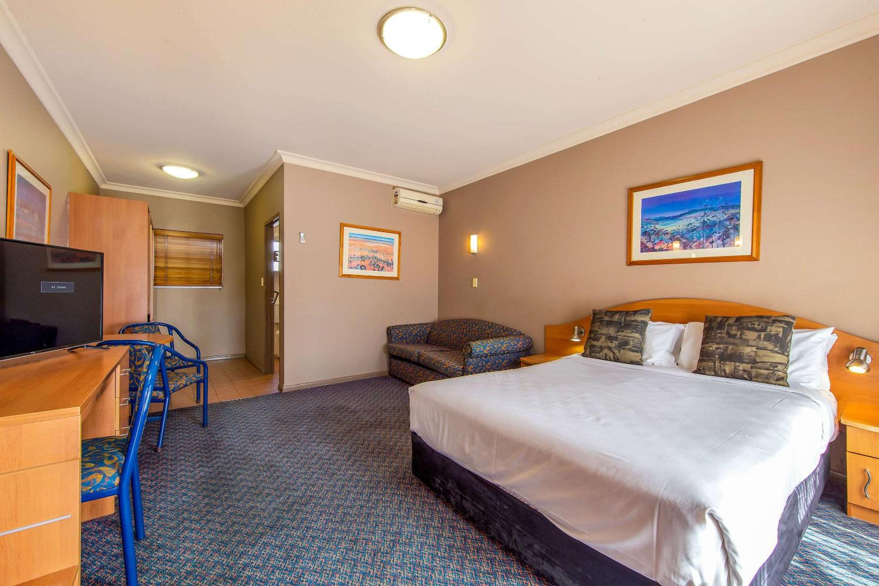 Queen Suite with Sofa Bed photo 2
