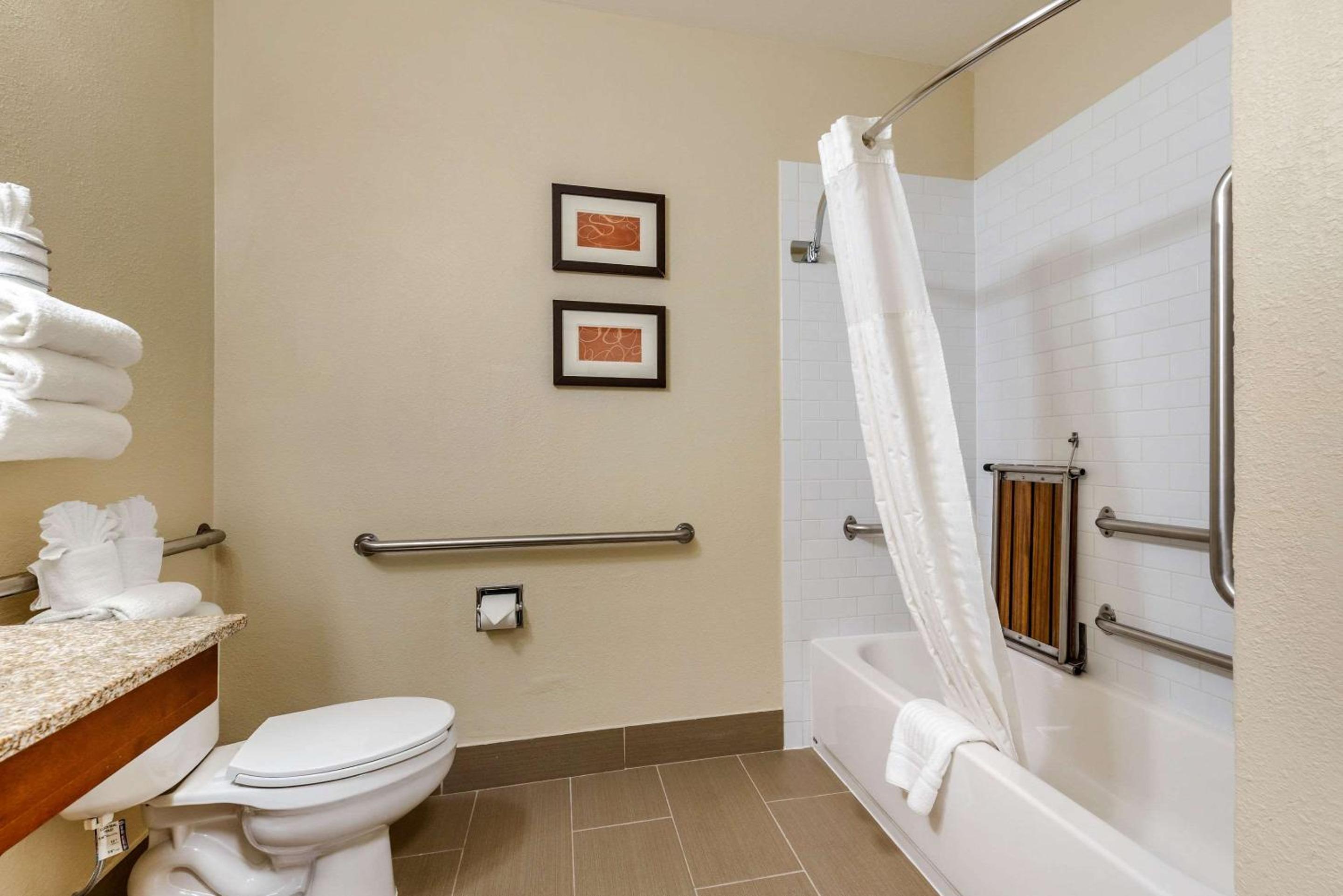 Suite with Two Double Beds - Accessible/Non-Smoking photo 2