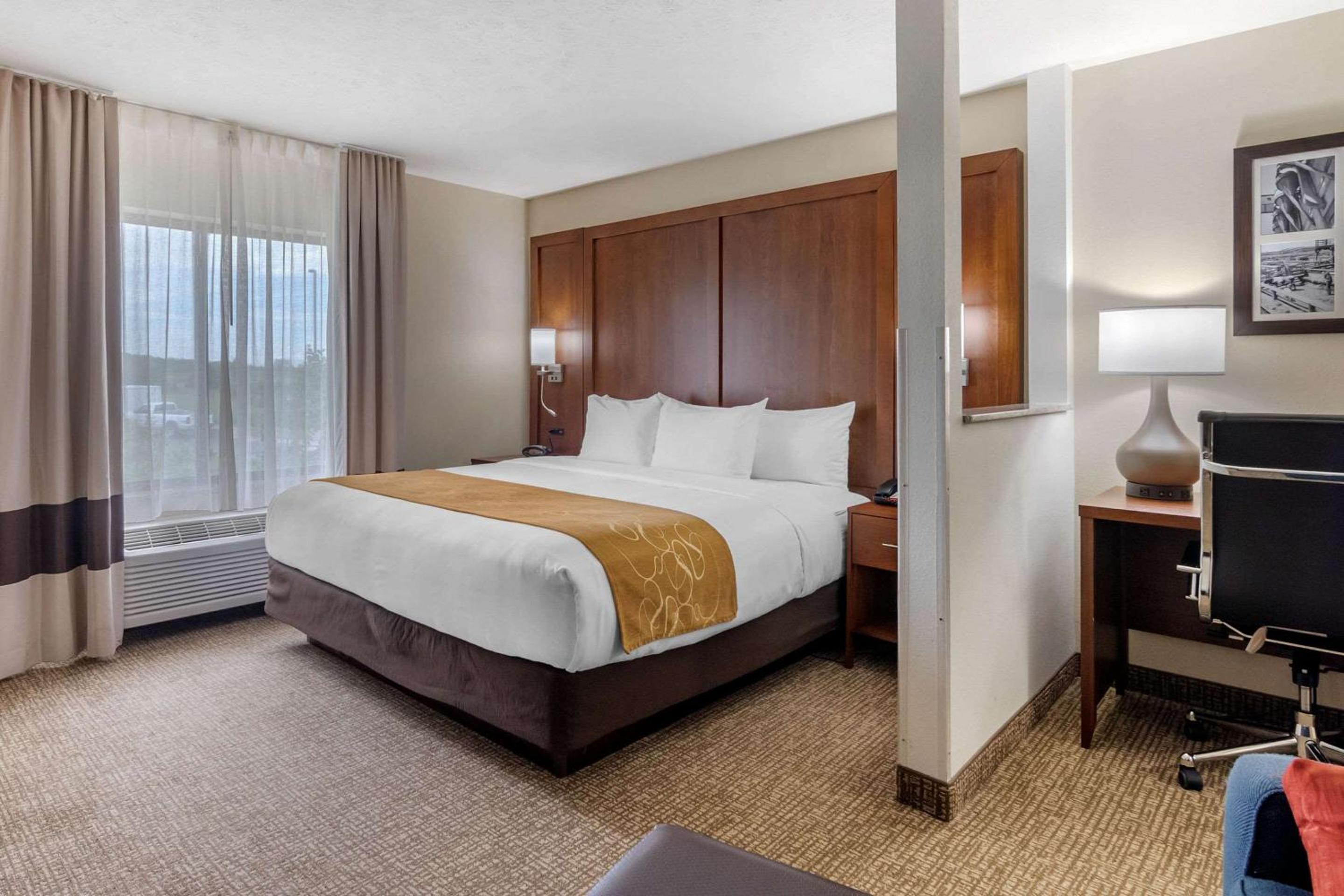 Executive King Suite - Photo 2
