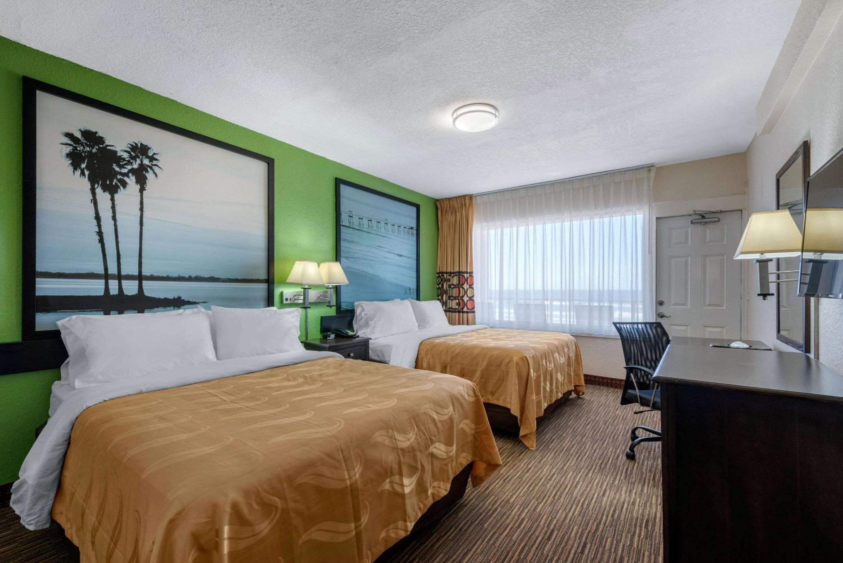 One King and Two Queen Beds with Ocean View - Photo 2