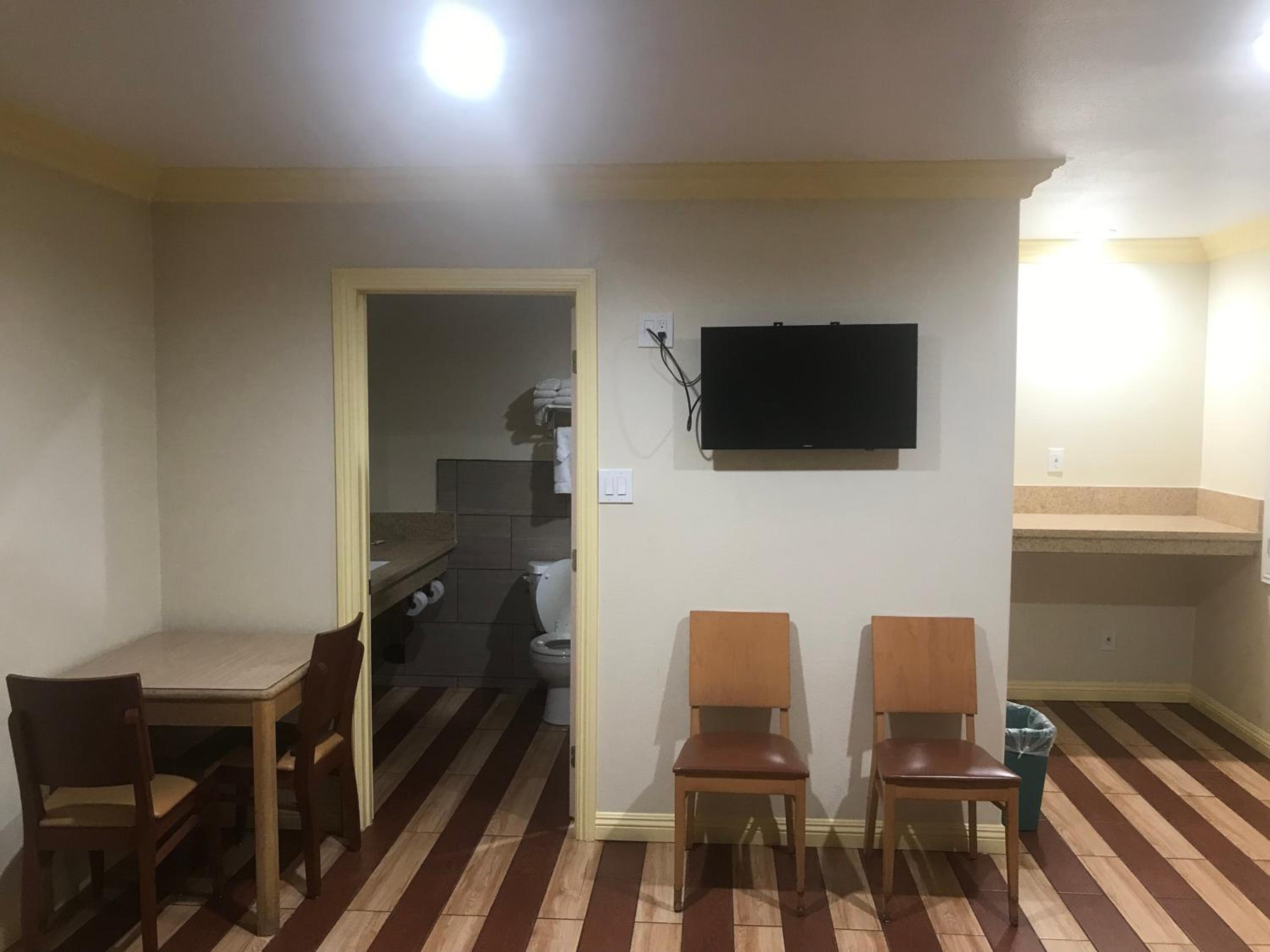 Standard King Room photo 1