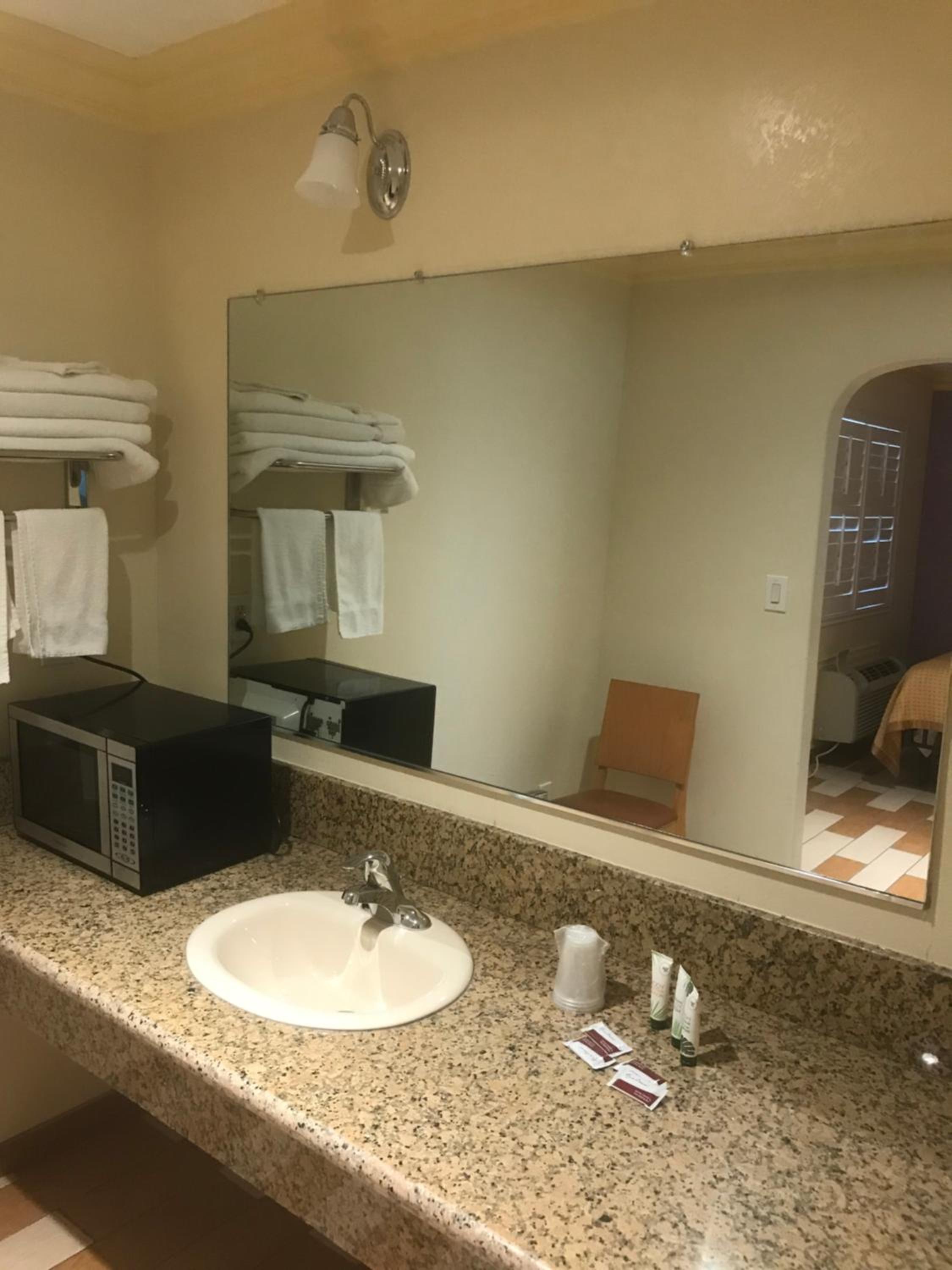 Standard King Room photo 3