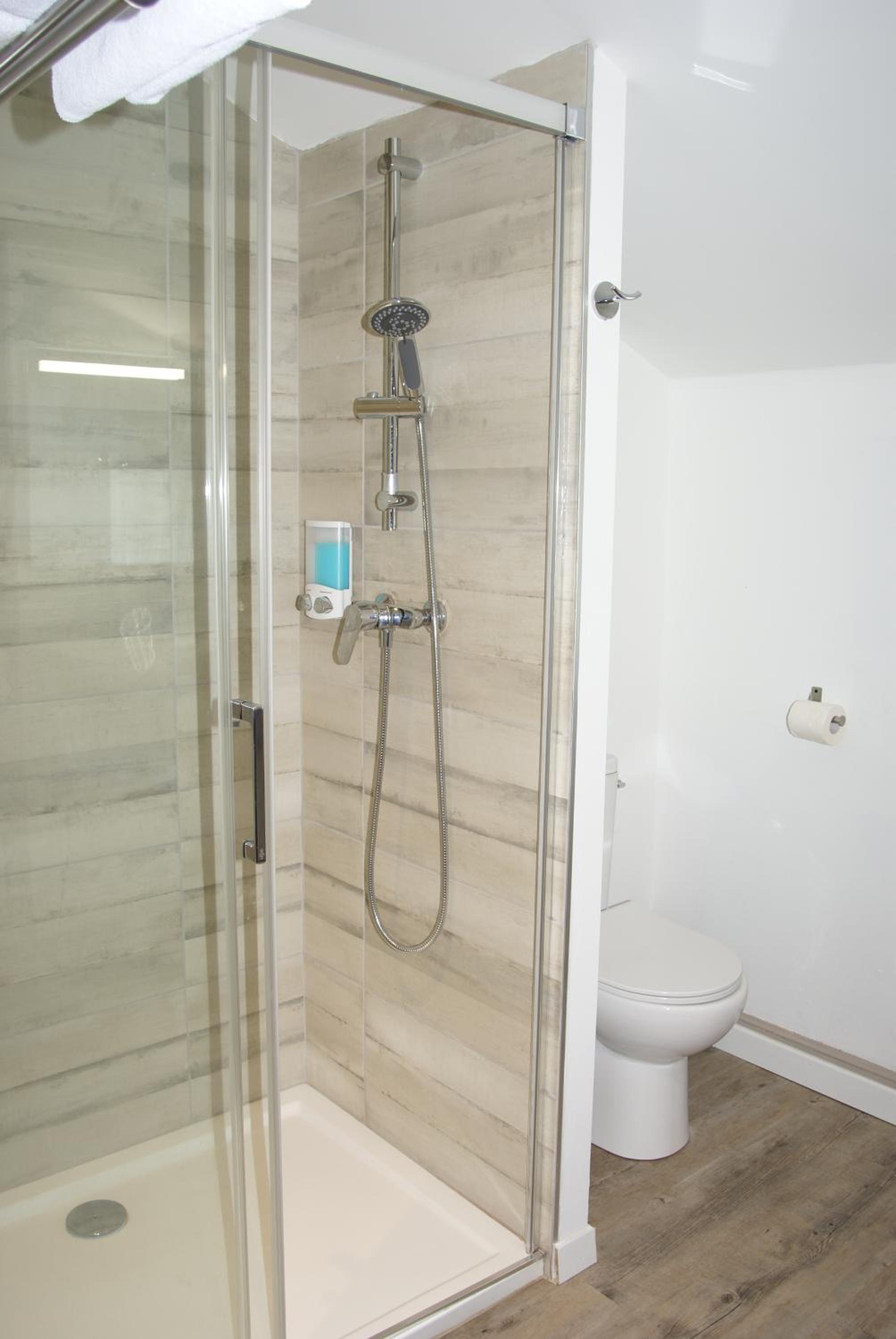 Quadruple Room - Photo 4