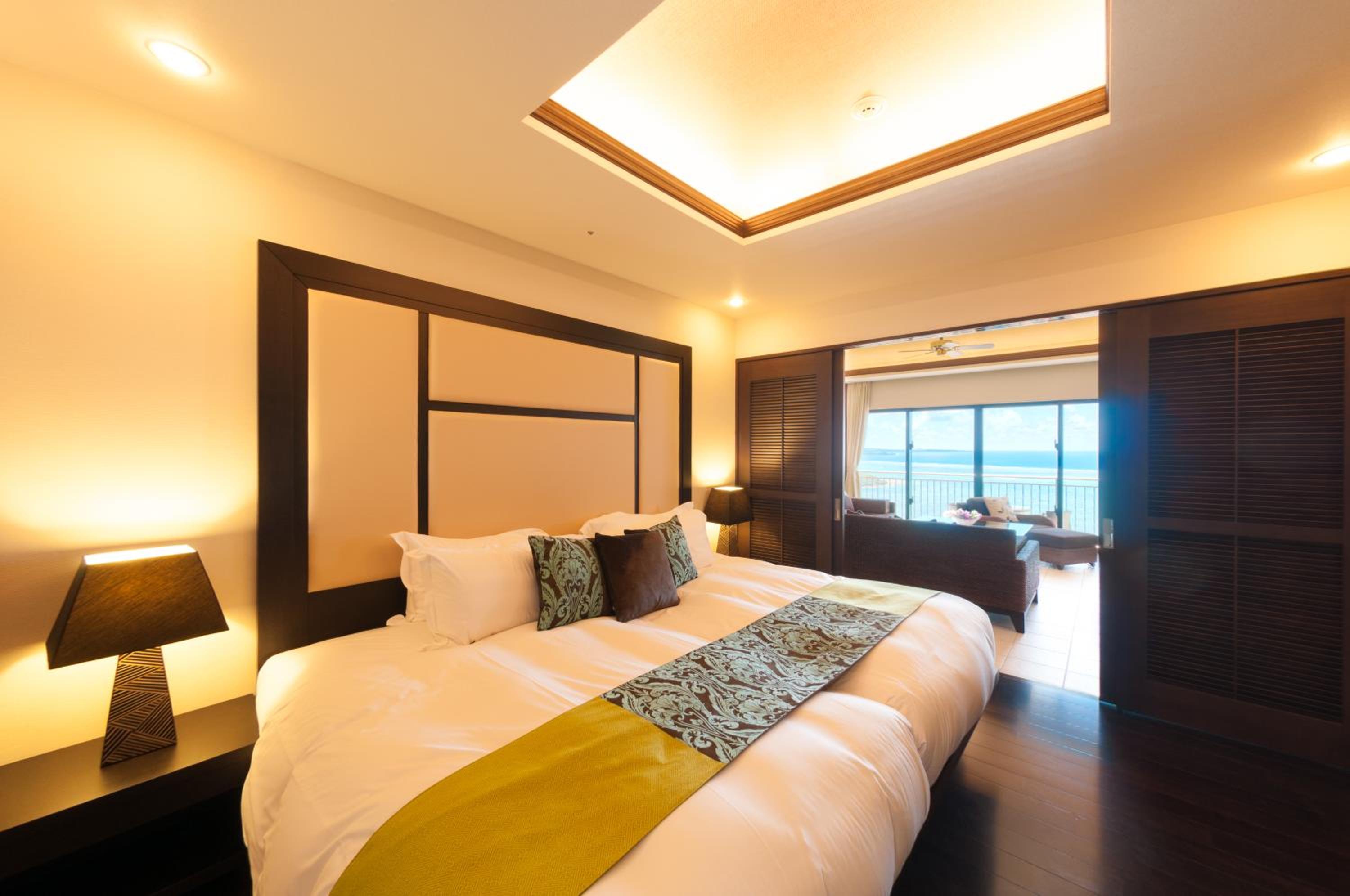 Premium Corner Suite in Hotel Bldg - Photo 3