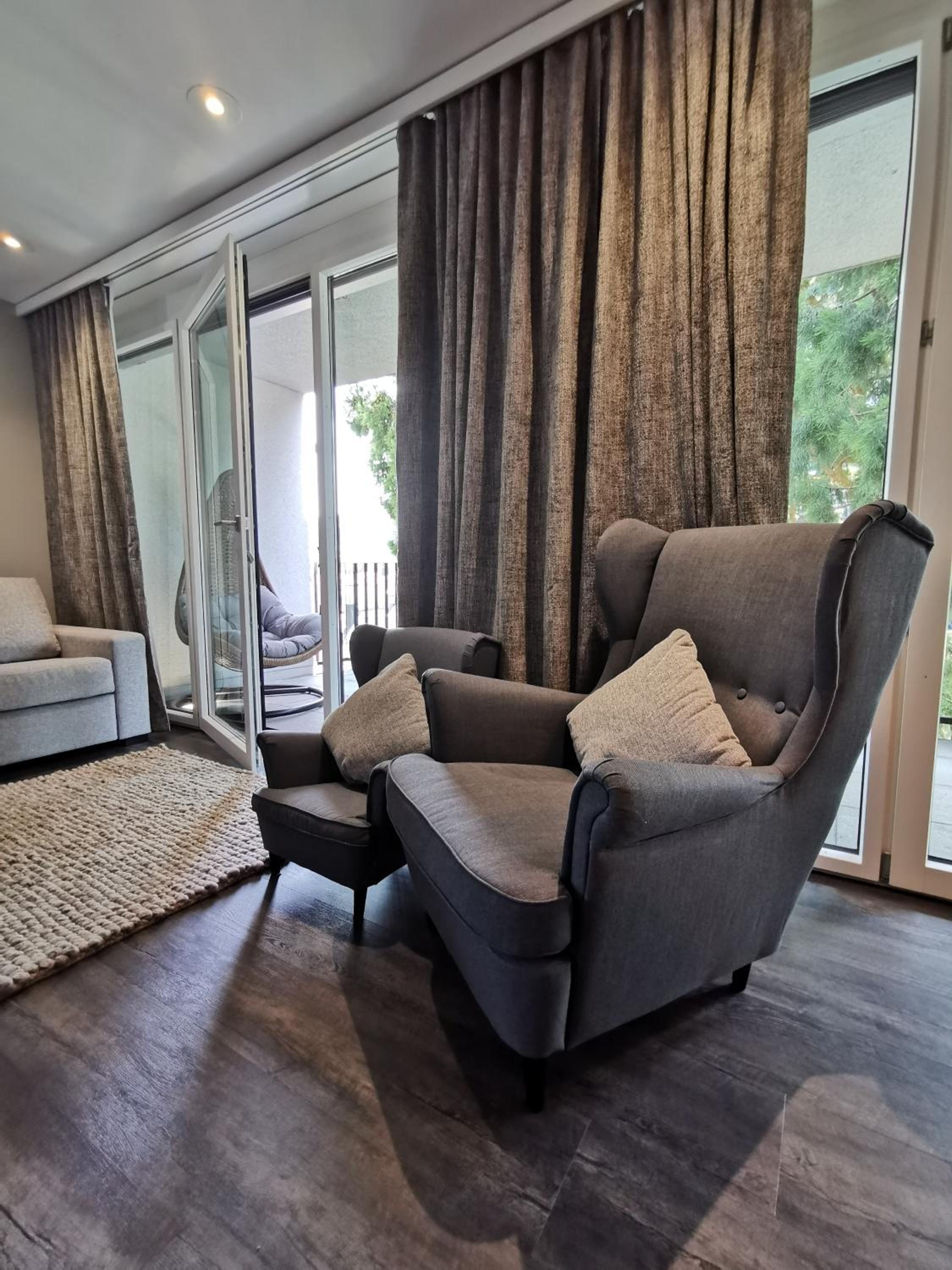 Family Room with Balcony - Photo 3