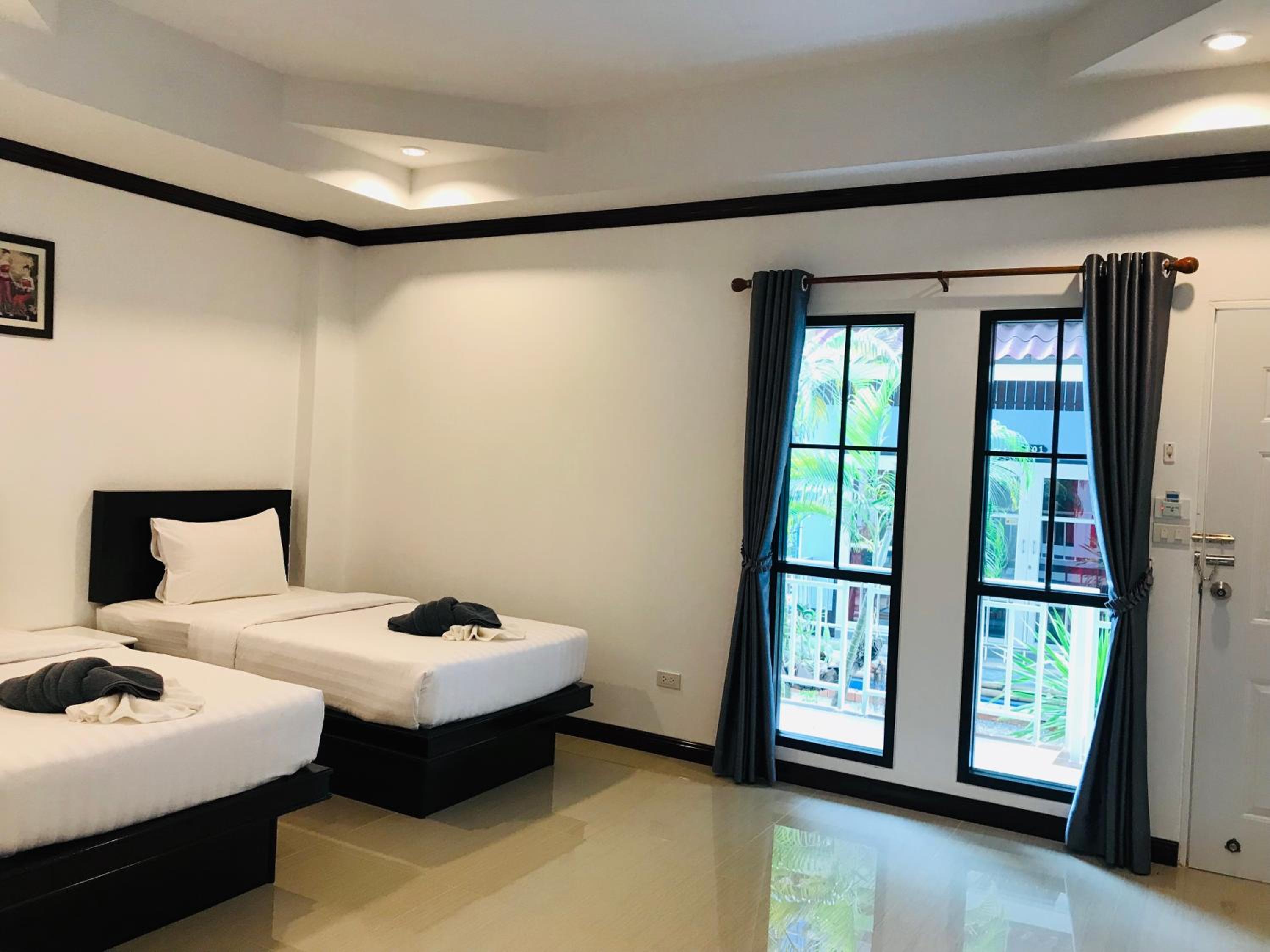 Twin Room with Terrace - Photo 17