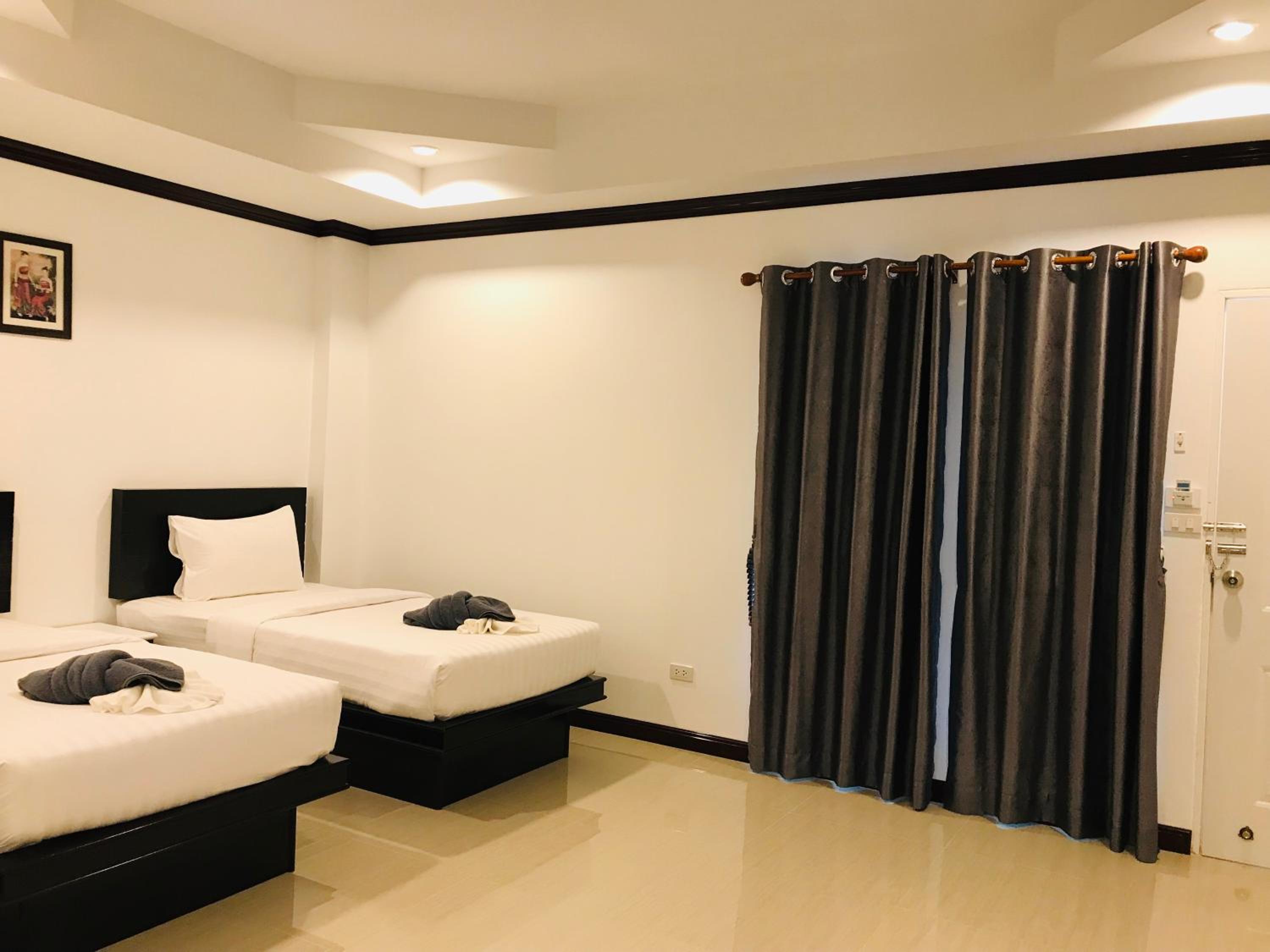 Twin Room with Terrace - Photo 18