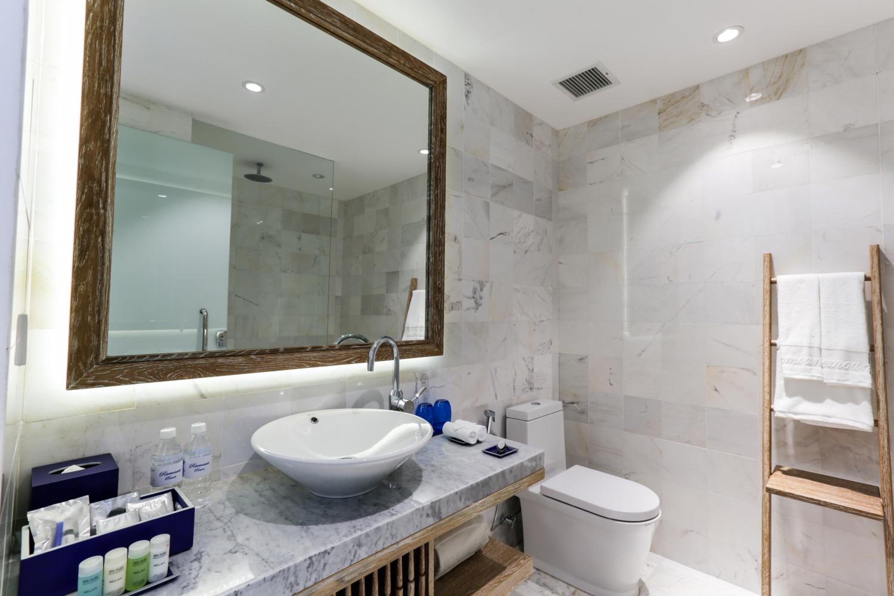 Elite Deluxe Twin Room with Balcony - Pool/City View photo 2