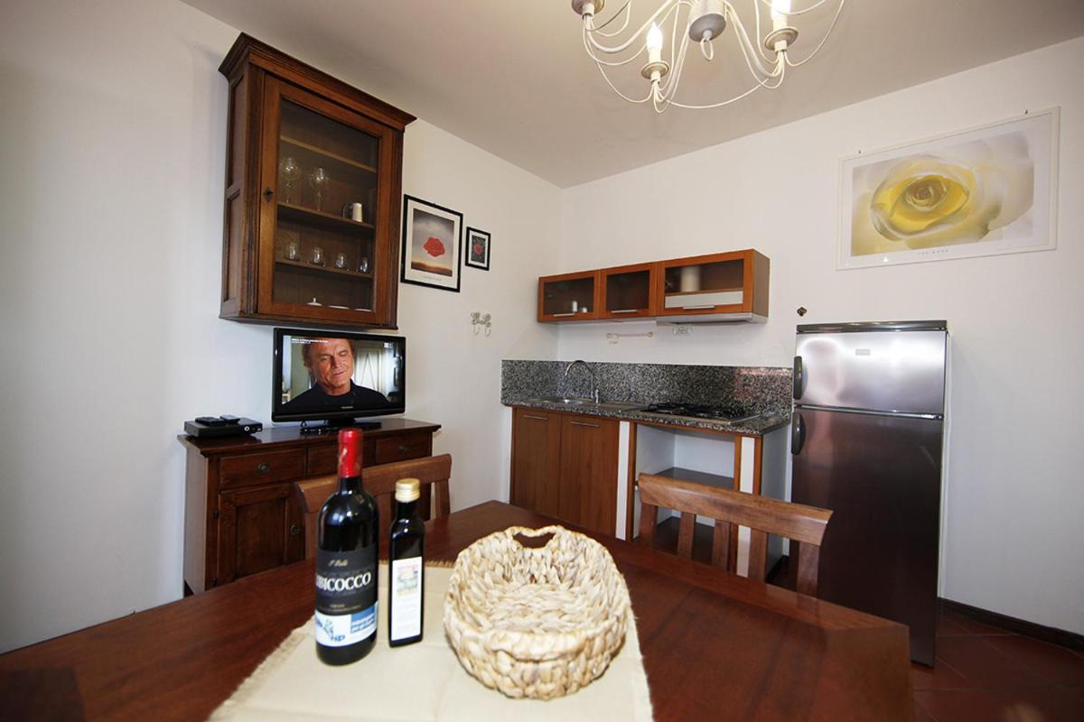 One-Bedroom Apartment photo 2