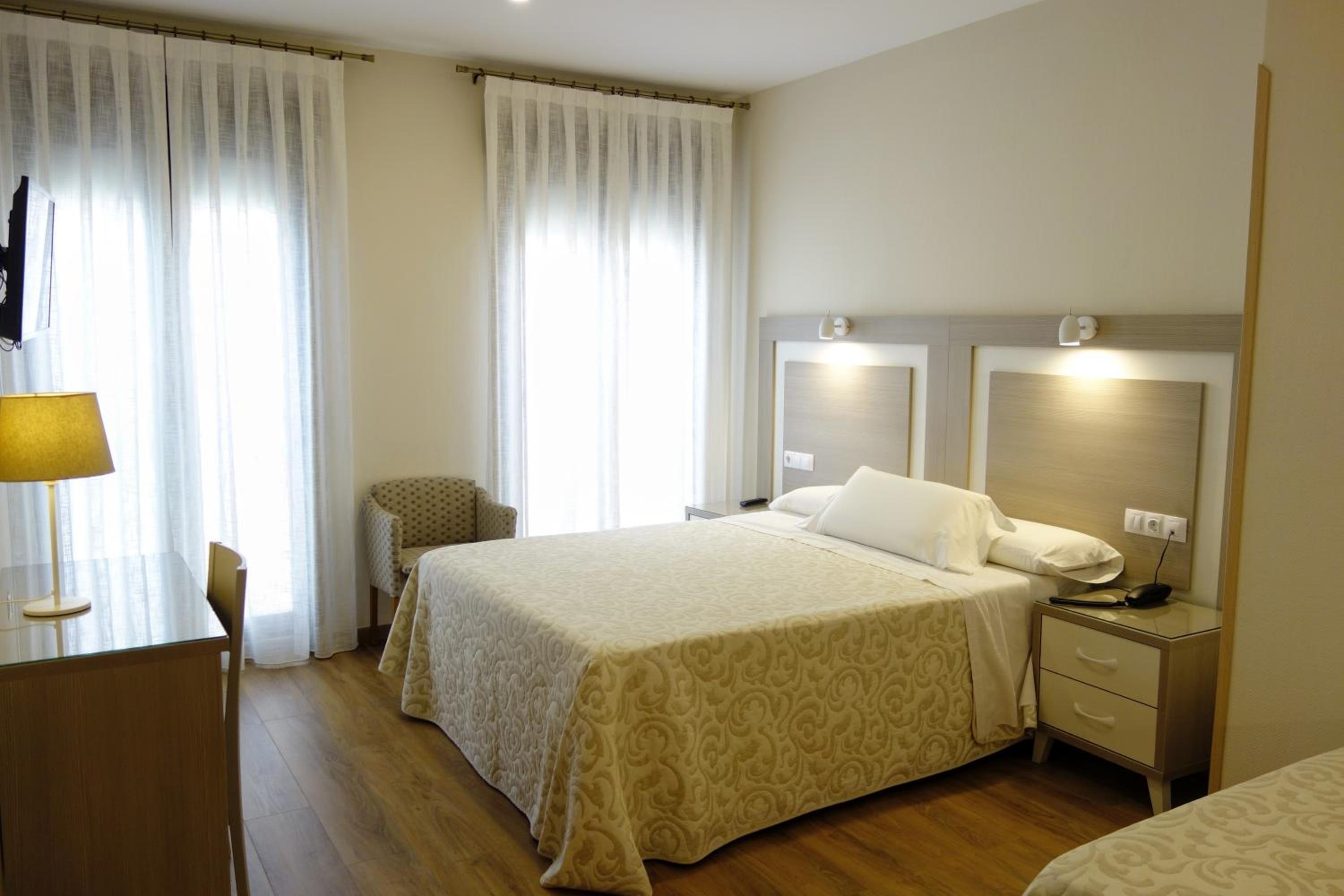 Double or Twin Room - Photo 14