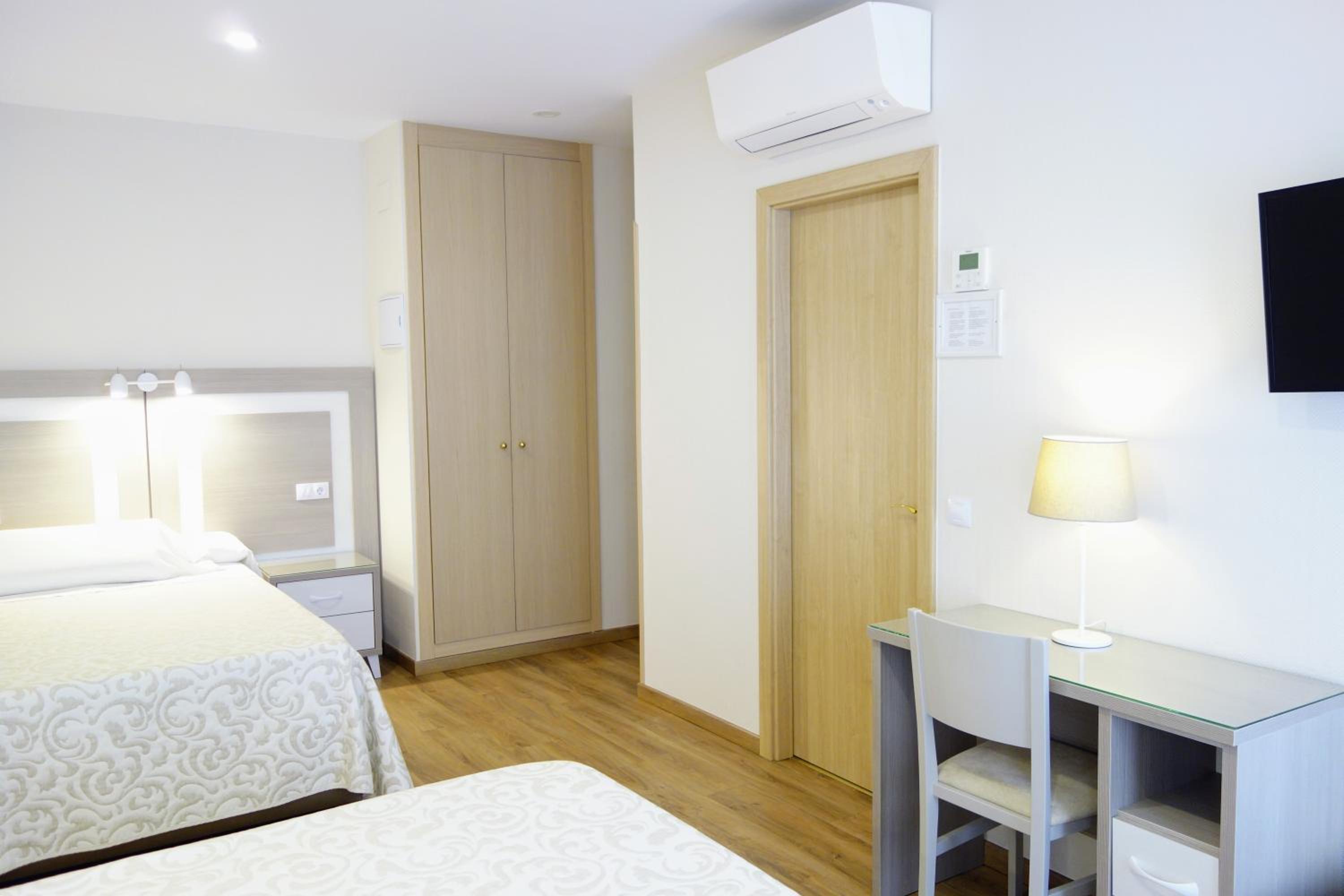 Quadruple Room - Photo 1