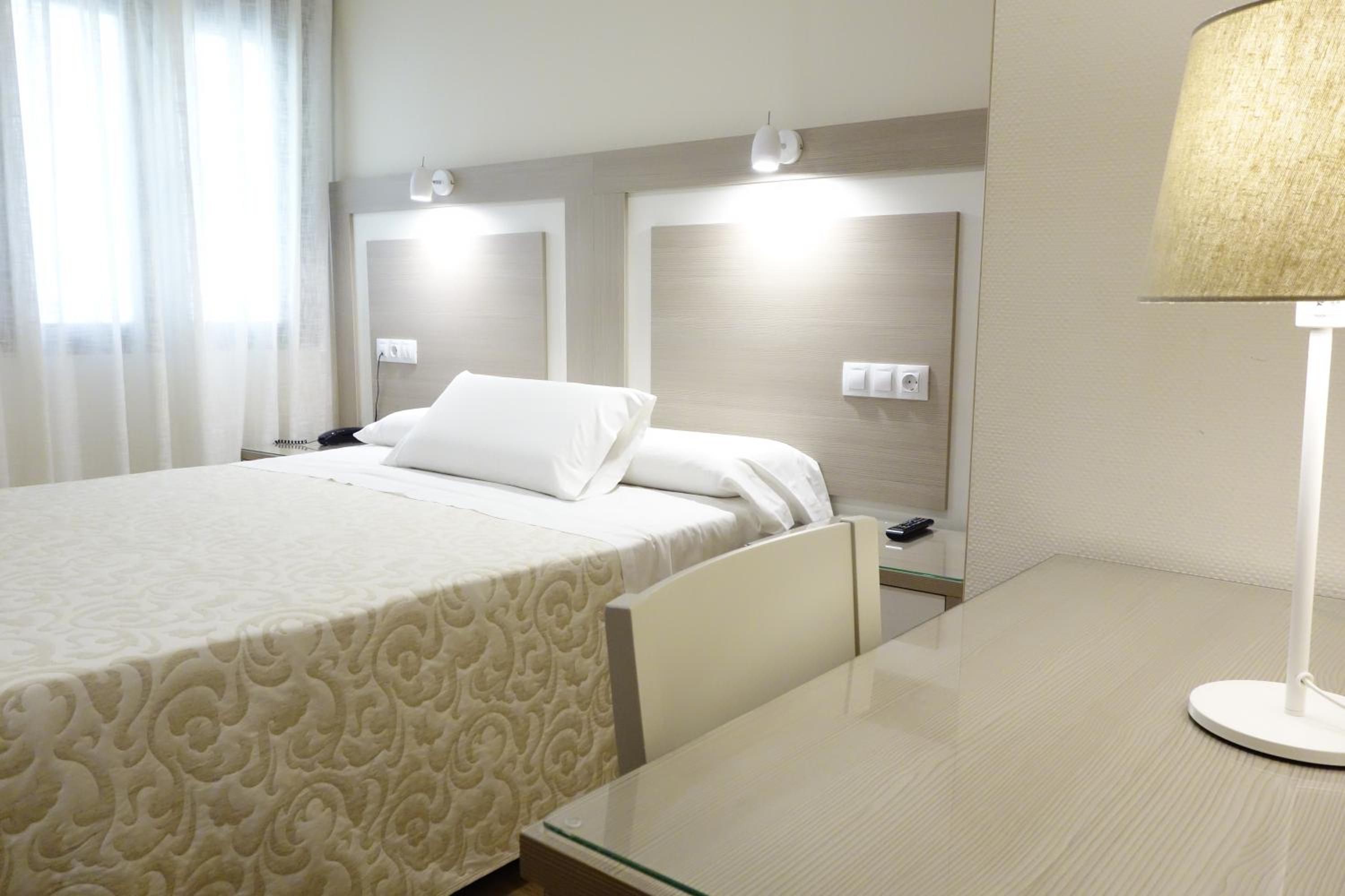 Double or Twin Room - Photo 12