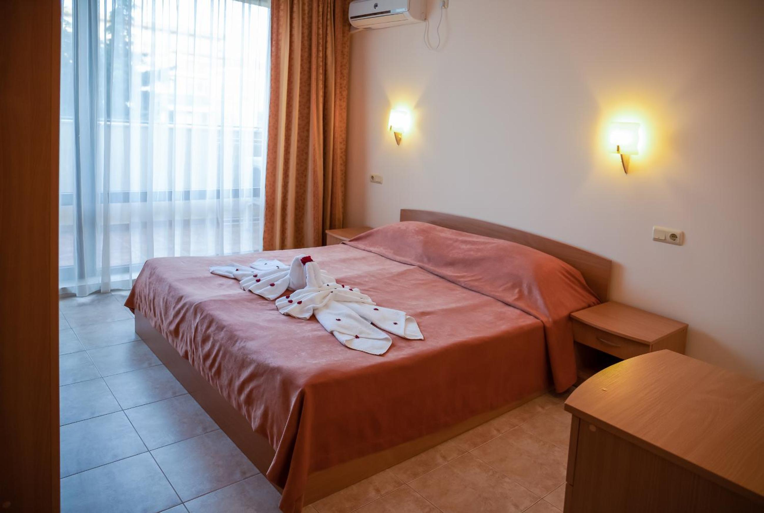 One-Bedroom Apartment With Balcony (3 Adults) photo 1