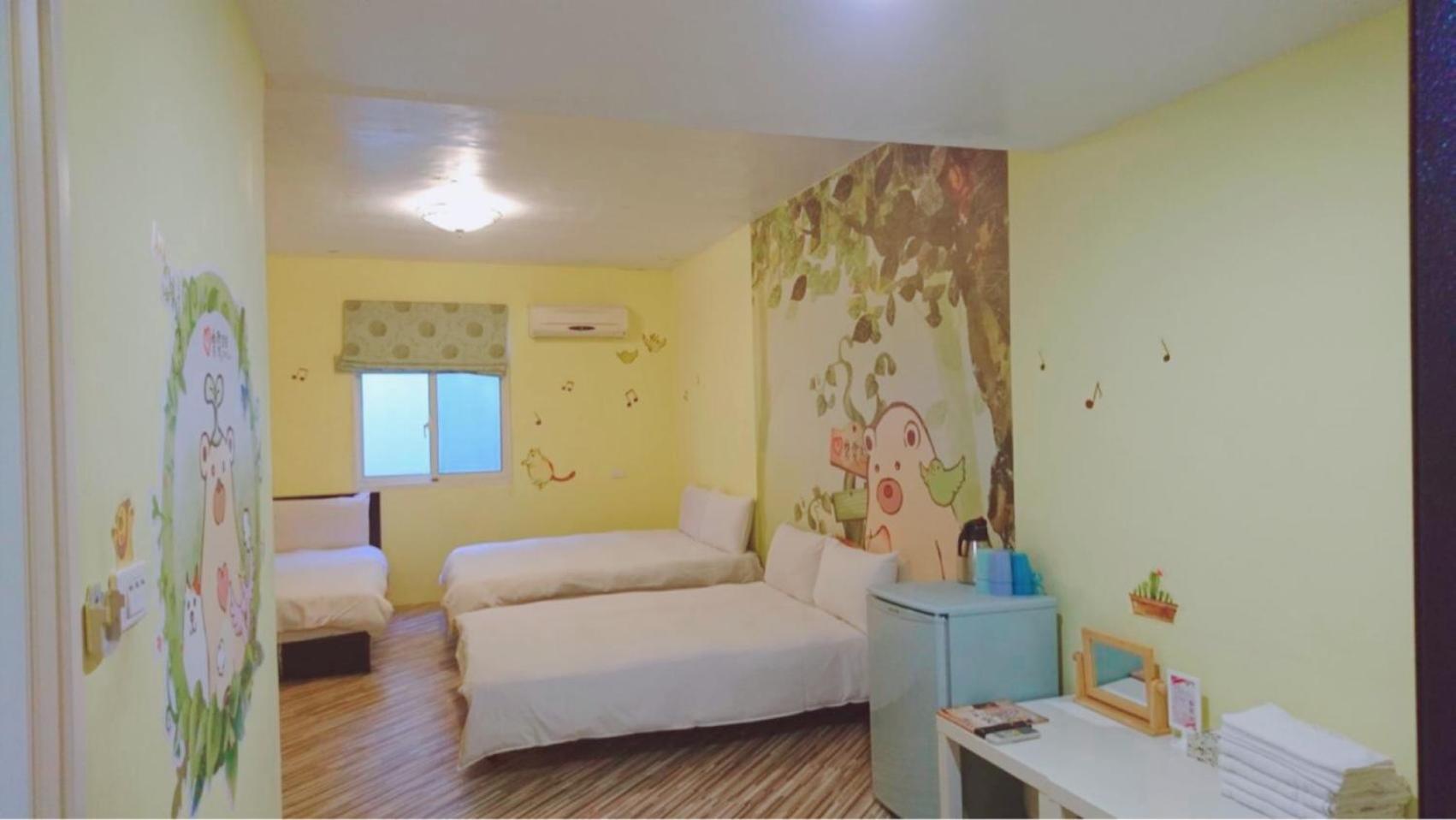 Standard Family Room - Photo 4