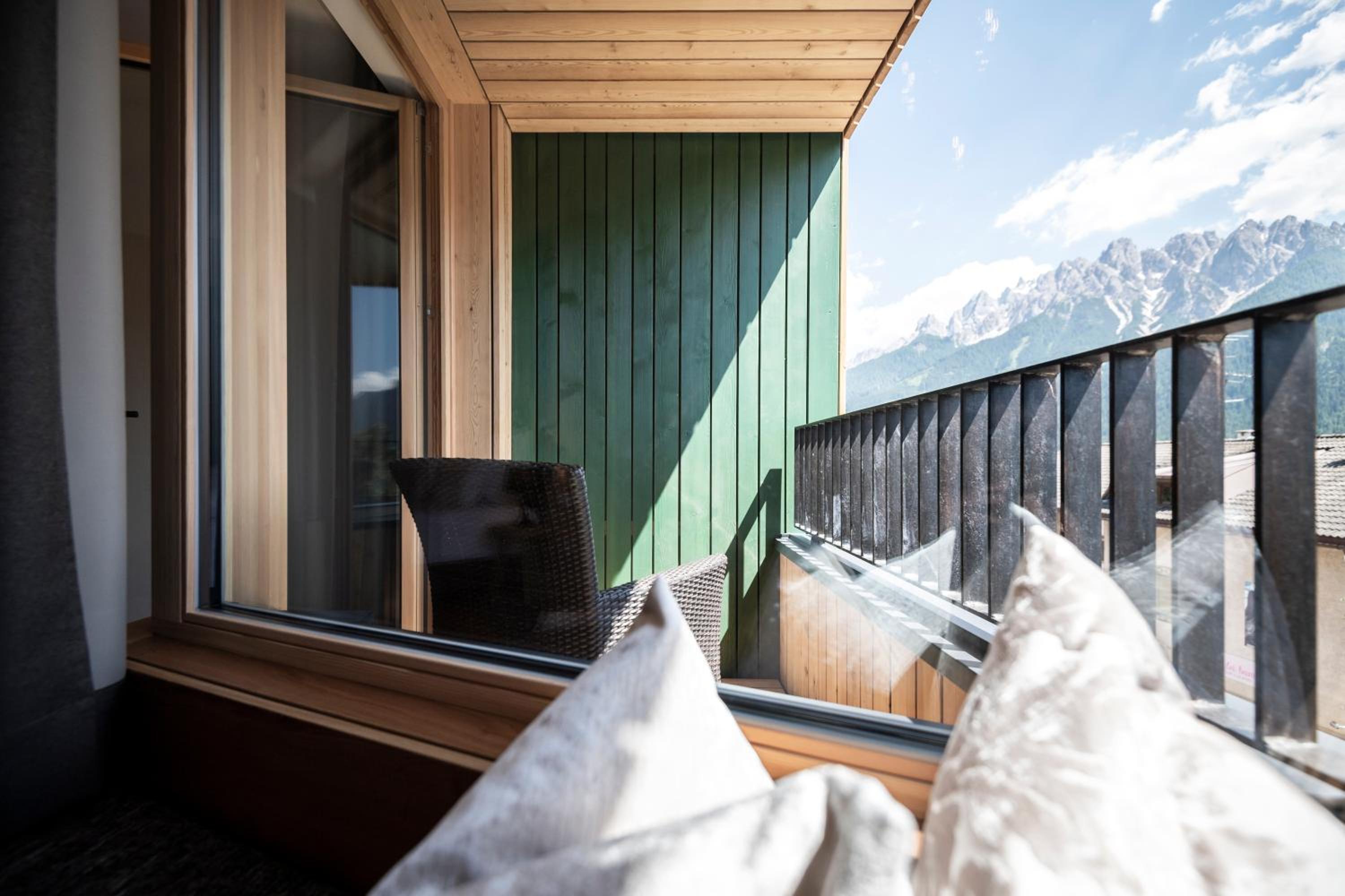 Junior Suite with Mountain View - Photo 11