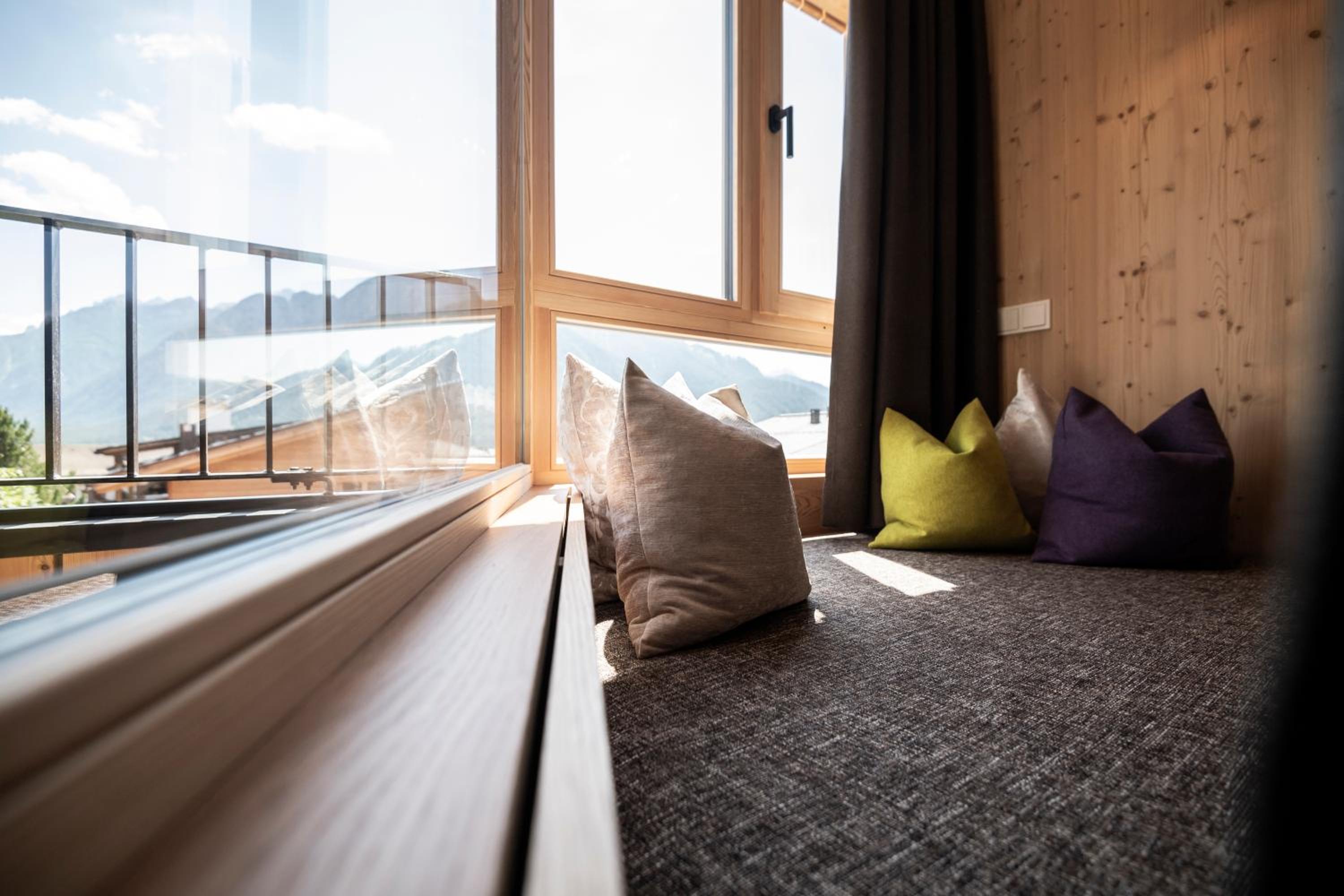 Junior Suite with Mountain View - Photo 12