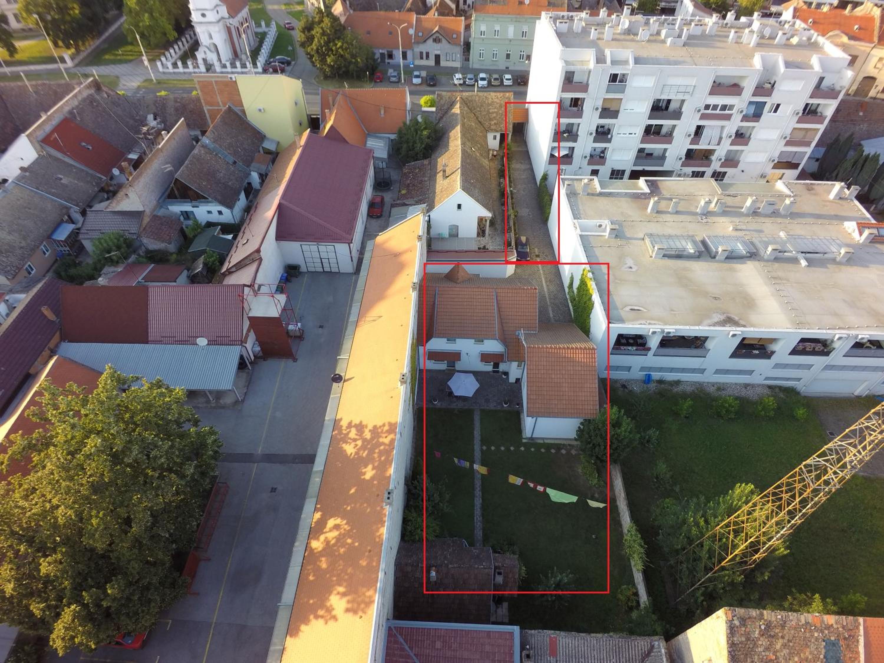 Apartment with Terrace - Photo 14