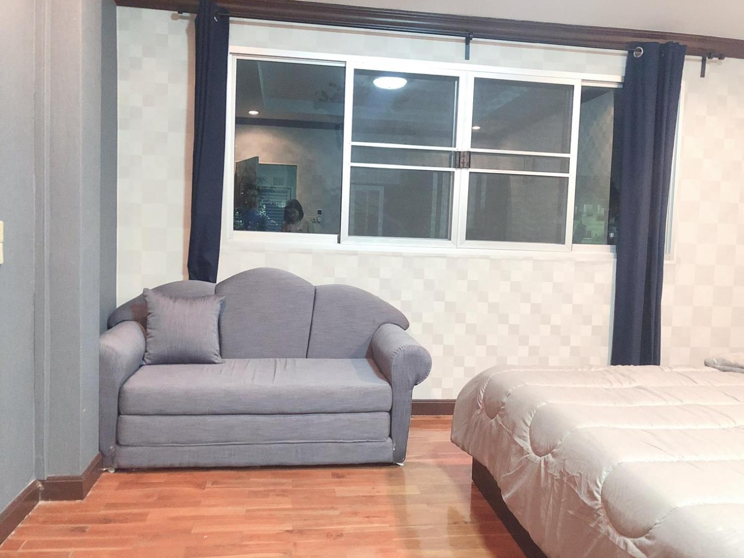 Deluxe Room (2 Adults + 1 Child) - Photo 9