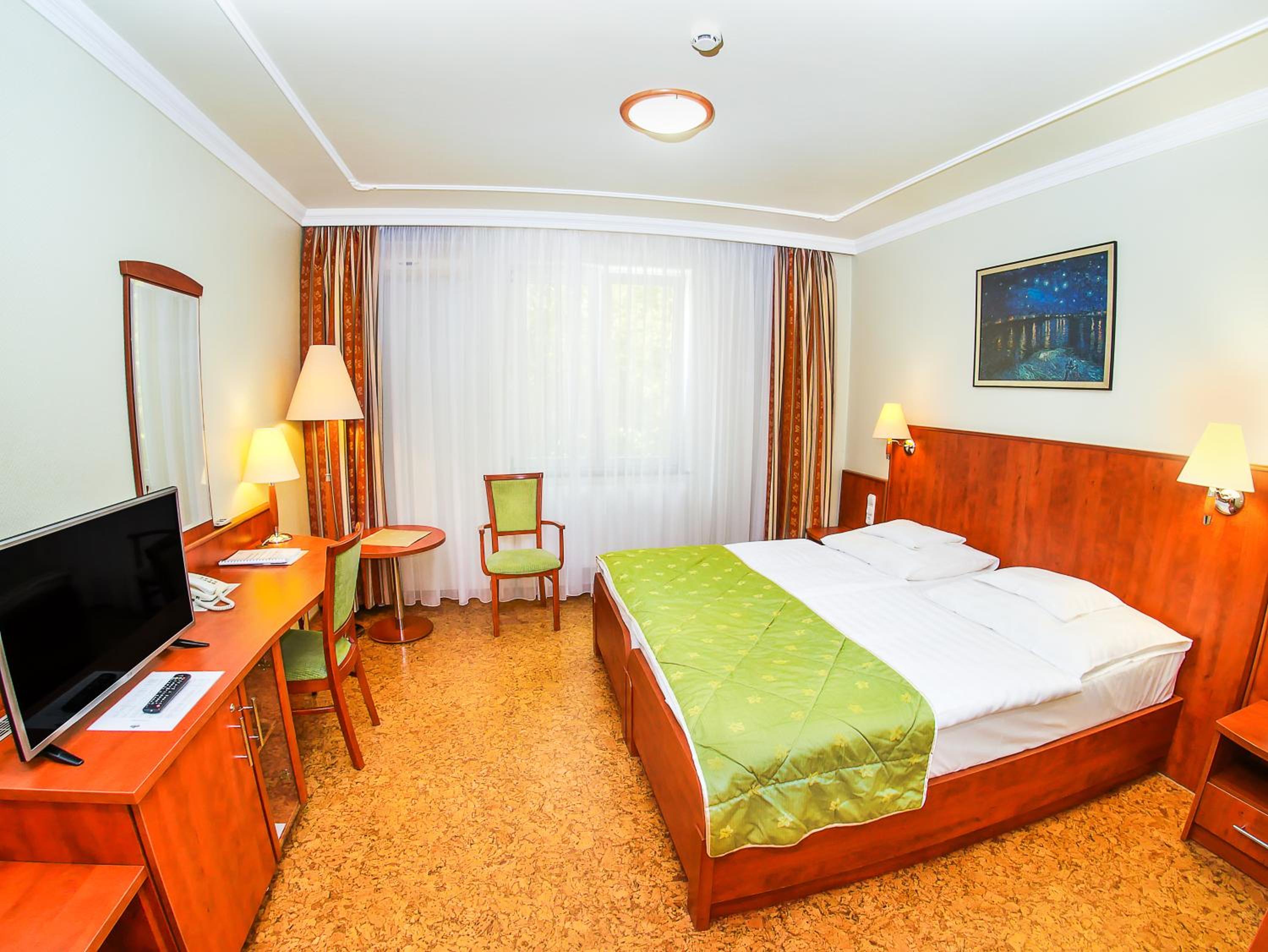 Double or Twin Room with Shower, without Balcony - New Building