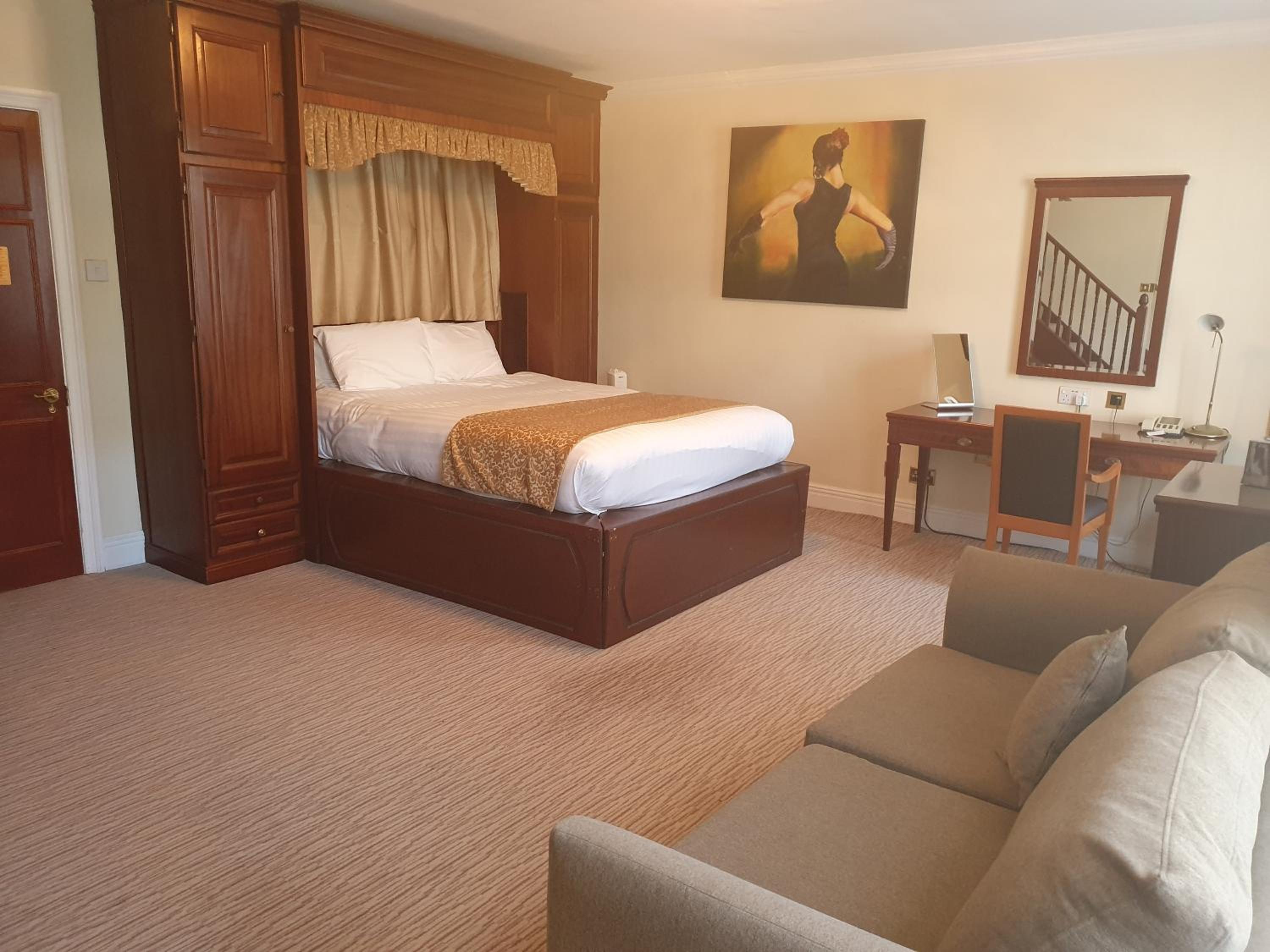 Suite - Photo 3