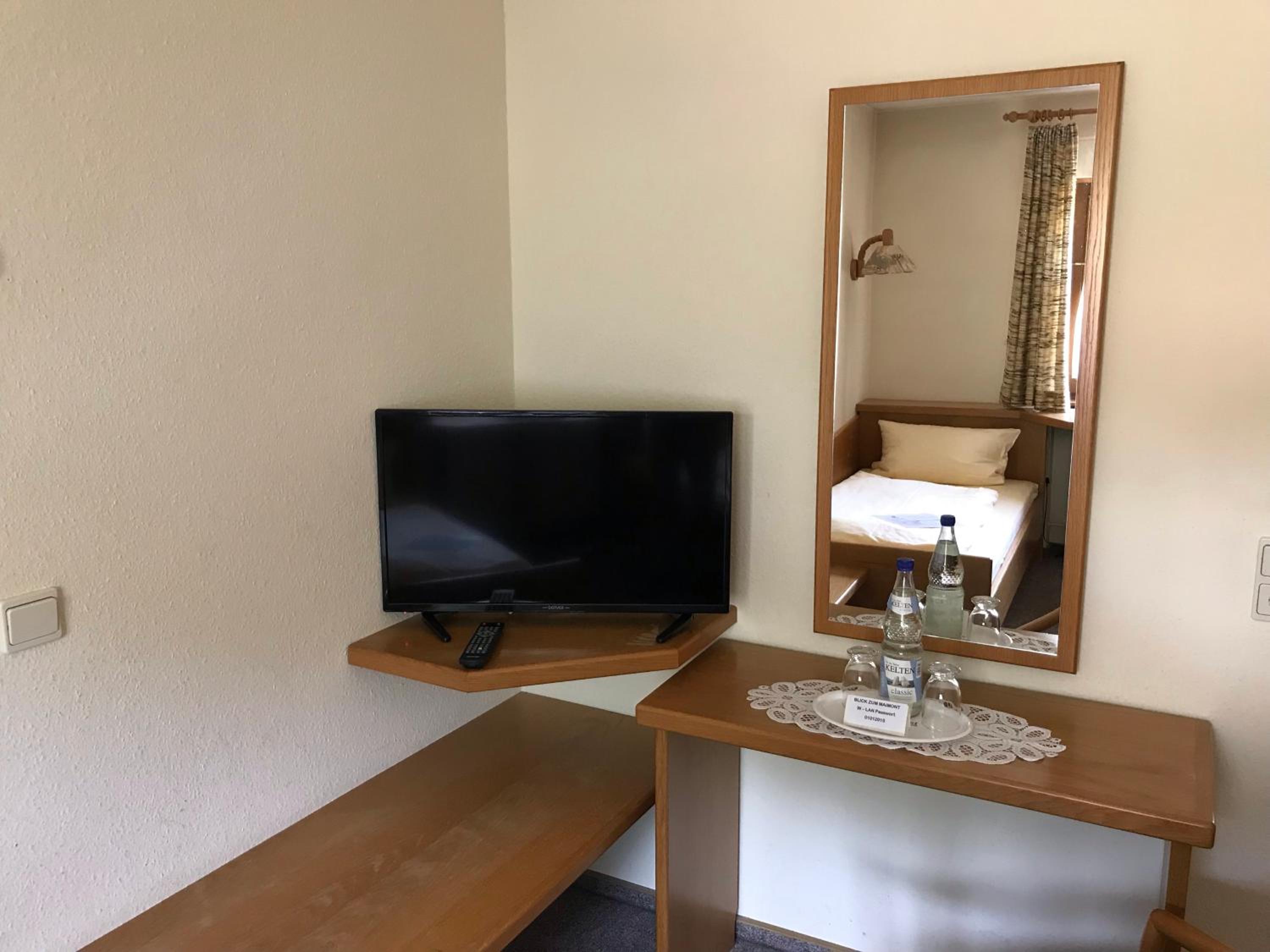 Standard Twin Room - Photo 1