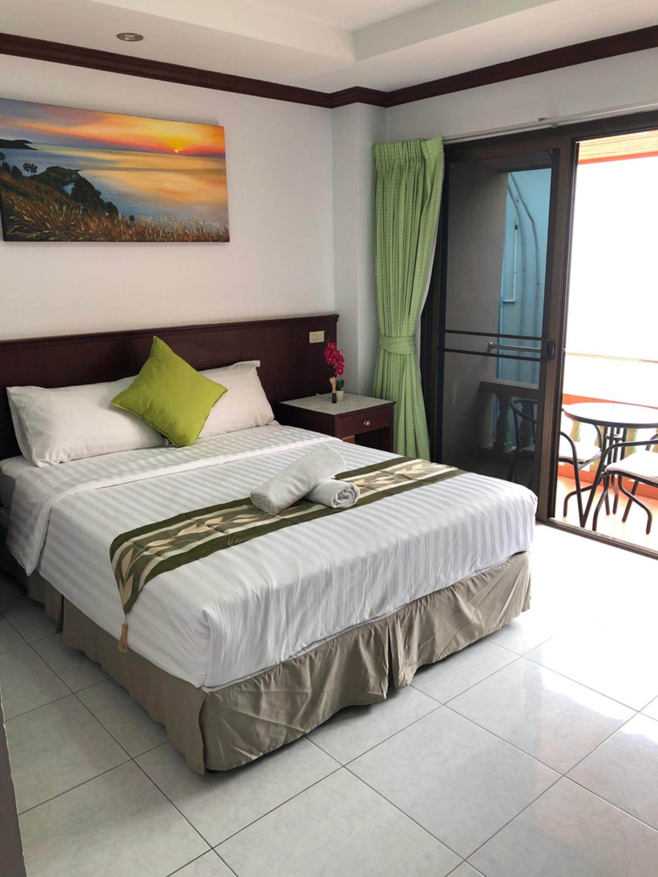 Deluxe Double Room with Balcony photo 3