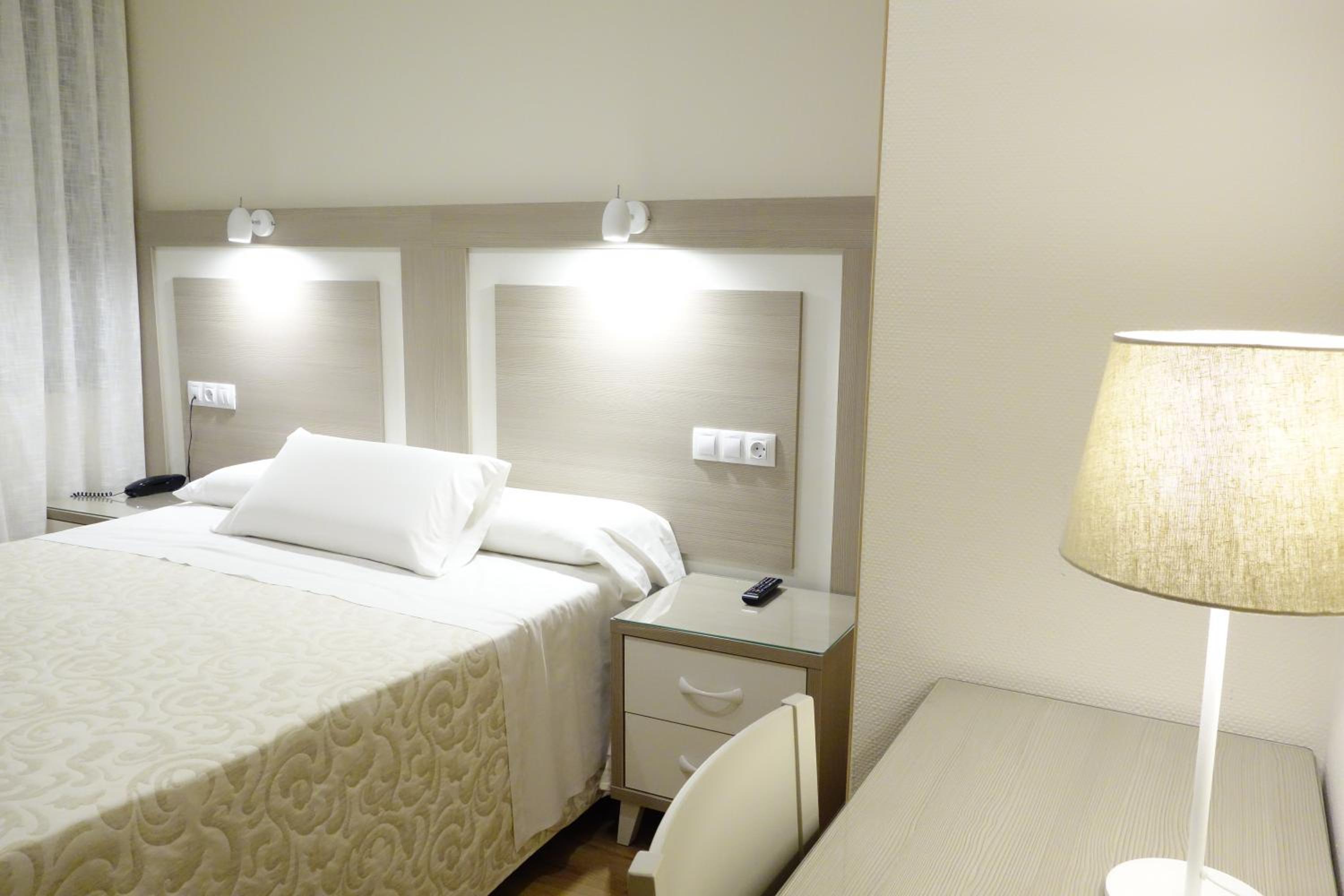 Double or Twin Room - Photo 3