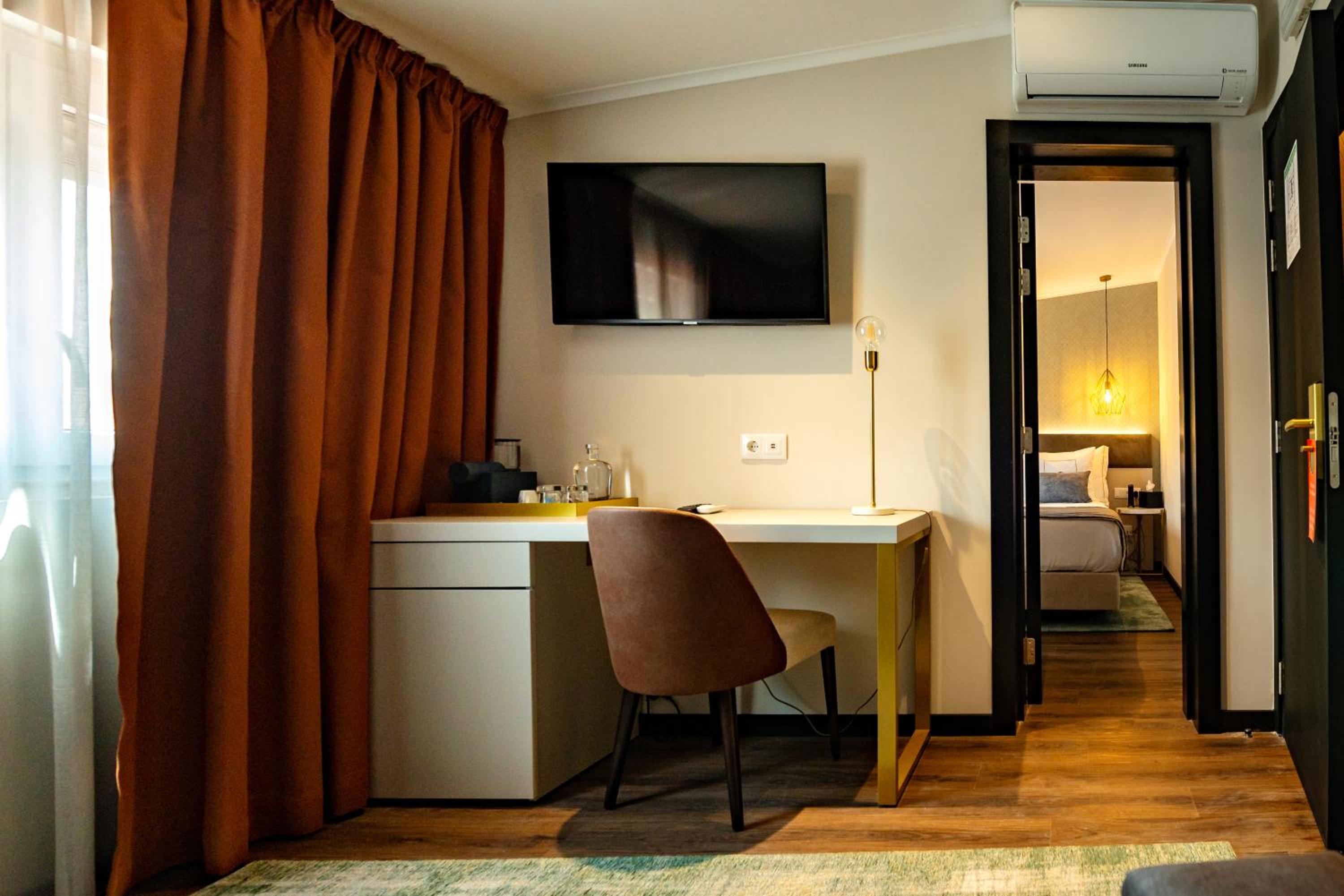 Deluxe Room (2 Adults + 1 Child) photo 1